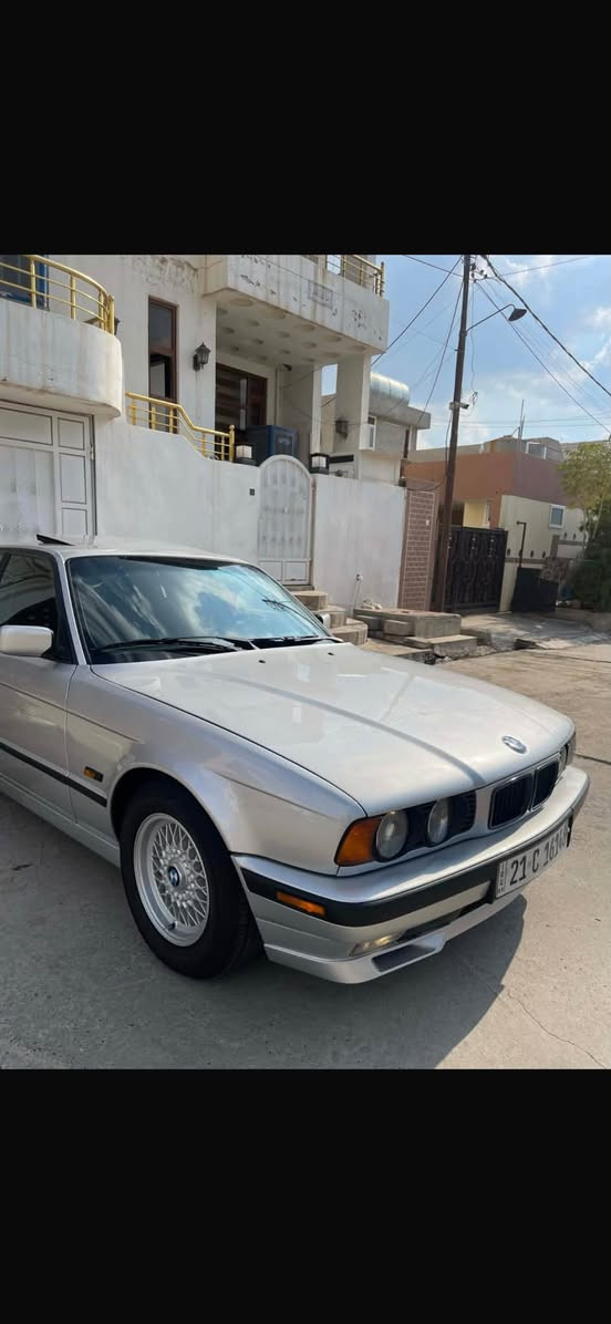 اعلان / بيع.
السلام عليكم .
.E34/525/V6.        مسكر فانوس 
موديل/93.
وارد/الماني 
السعر/٩٥.
مكان السيارة واسط 
السيارة فول إلى الأخير فتحة جلد كهرباء كارتير .                                   رقم سليمانية تحويل ثاني يوم                                                       للبيع او مراوس حسب القناعة ***********
