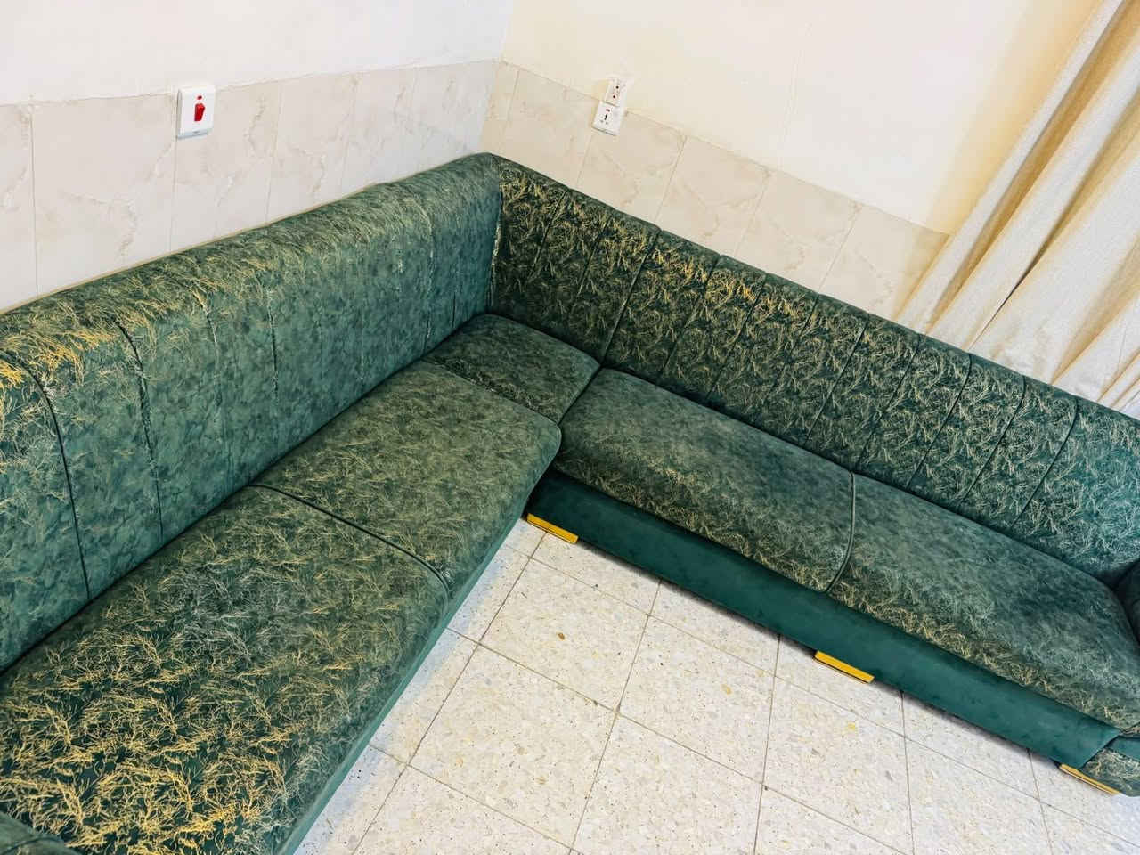 ديوان • ٩ مقاعد • شعب