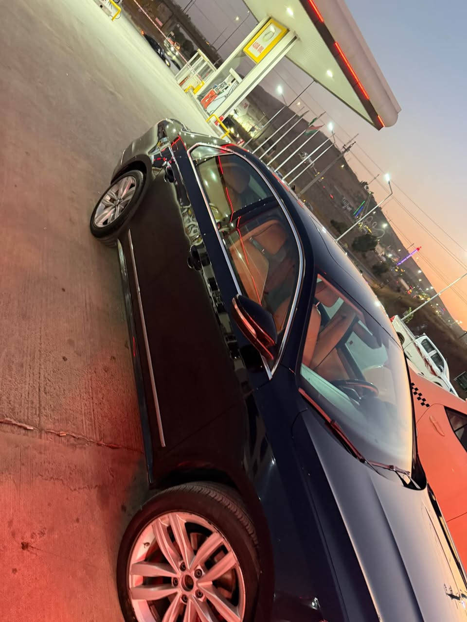 � للبيع | Volkswagen Passat TSI SE 2017 | Full Option 🔥

🚘 فولكس فاغن باسات SE موديل 2017
🇺🇸 وارد أمريكي
🖤 اللون: أسود ملكي
⚙️ محرك 1.8 TSI (المطلوب والأفضل بالسوق من ناحية الأداء والاستهلاك)

المواصفات:
✅ فتحة سقف بانورامية
✅ تشغيل بصمة (Keyless Start)
✅ تشغيل عن بُعد (Remote Start)
✅ كاميرا خلفية
✅ حساسات أمامية وخلفية
✅ رادارات أمامية وخلفية (مراقبة النقطة العمياء + مستشعرات)
✅ 4 كراسي تسخين
✅ شاشة وكالة
✅ مثبت سرعة
✅ تحكم على المقود
✅ مرايا كهربائية مع تدفئة
✅ نوافذ كهربائية
✅ نظام دخول ذكي بدون مفتاح
✅ ABS + مانع انزلاق + نظام الثبات الإلكتروني
✅ نظام فرملة الطوارئ
✅ إضاءة نهارية LED + ضباب
✅ تحكم أوتوماتيكي بالمناخ (Climate Control)
✅ جنوط ألمنيوم أصلية

📍العداد: 170,784 ميل

🛠️ السيارة نظيفة جداً، استخدام شخصي، جميع المواصفات تعمل بصورة ممتازة.

🎨 يوجد قطعة صبغ فقط، والسيارة جاهزة للفحص بأي مكان ولأي خبير.

💰 السعر: (اكتب السعر)

📞 ***********

للجادين فقط، والله يبارك لصاحب النصيب.

#Passat #Volkswagen #Passat2017 #TSI #FullOption #دهوك #أربيل #السليمانية #سيارات_للبيع #فولكس_فاغن #باسات دهوك, العراق
