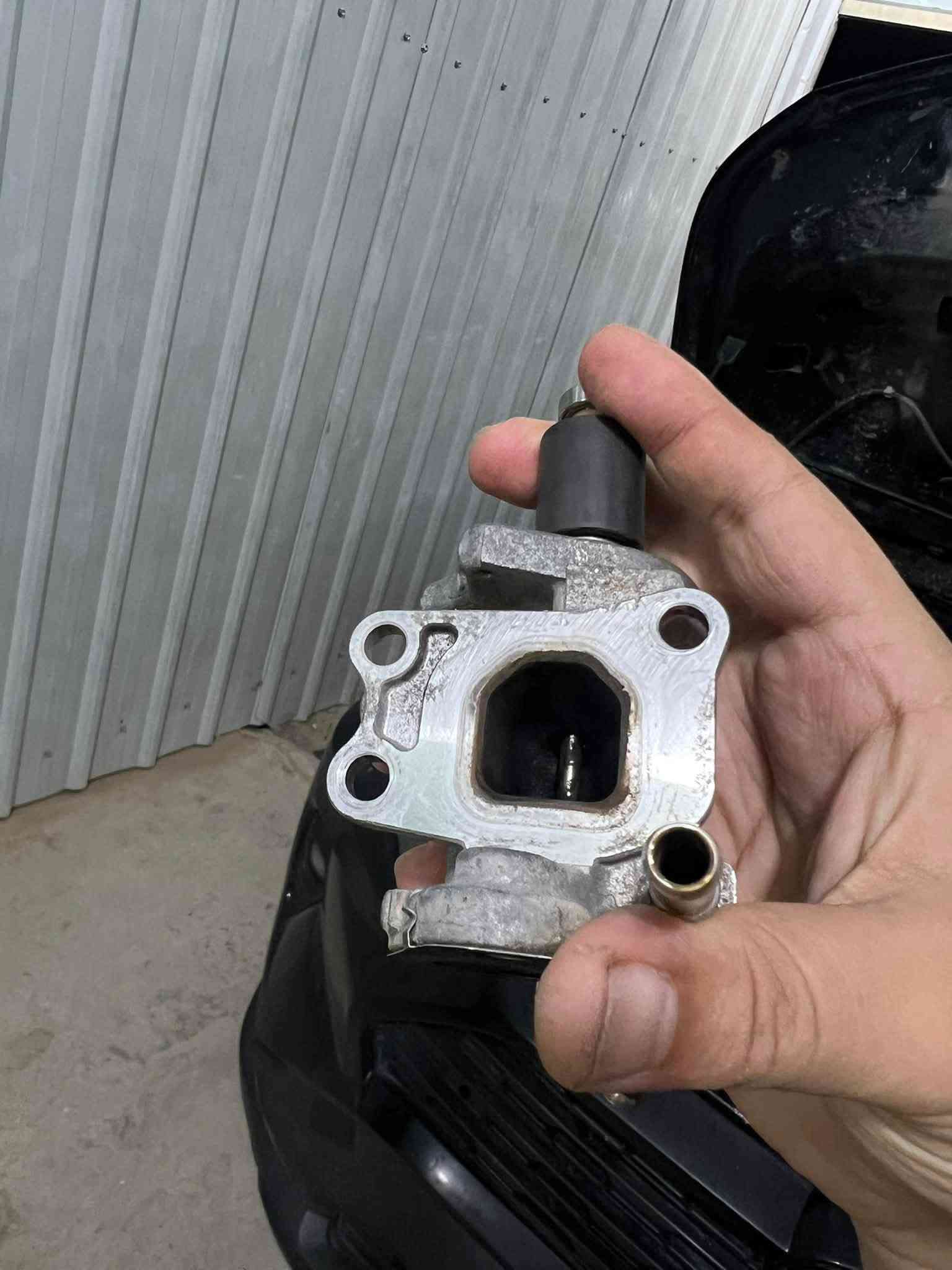 AVO
🔧 خدمات صيانة وفحص وبرمجة السيارات 🚗⚡

نوفر لكم مجموعة متكاملة من خدمات كهرباء السيارات، الفحص الإلكتروني، البرمجة والصيانة باستخدام أحدث الأجهزة والخبرة العملية، وتشمل:

🔹 صيانة كهرباء السيارات وتشخيص الأعطال الإلكترونية.
🔹 فحص وبرمجة السيارات بأحدث أجهزة OBD.
🔹 تنظيف وصيانة الثروتل بدي (Throttle Body).
🔹 تنظيف وصيانة صمام EGR.
🔹 صيانة وإصلاح أسلاك وضفائر السيارات ومعالجة التقطيع والالتماسات والأعطال الكهربائية.
🔹 إطفاء صوت تنبيه حزام الأمان حسب إمكانية السيارة.
🔹 تفعيل خاصية نزول وصعود زجاج جميع الأبواب بواسطة الريموت لسيارات Toyota حسب الموديل والتجهيز.
🔹 برمجة وتفعيل بعض الخصائص المخفية حسب نوع السيارة وإمكانياتها.

💻 كما نوفر اشتراك برنامج ALLDATA للسيارات الوارد الأمريكي 🇺🇸

ويشمل البرنامج:
✅ المخططات الكهربائية Wiring Diagrams
✅ مواقع الحساسات والكمبيوترات
✅ إجراءات الفحص والإصلاح
✅ مواصفات العزم والصيانة
✅ معلومات وأنظمة السيارات الوارد الأمريكي

📸 الصور والفيديوهات المرفقة من أعمالنا الفعلية، ونحرص على تشخيص العطل بدقة قبل تبديل القطع.

━━━━━━━━━━━━━━

📩 للاستفسار والحجز:
📞 ***********

📍 الموقع: قضاء العلم – الشارع العام
📌 مقابل مكتب صباح الشيال للسجائر
