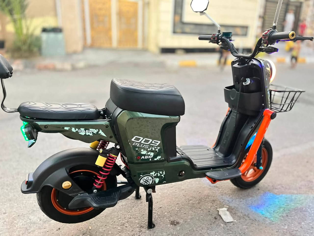 سلام عليكم دراجة 009 plas من شركة ABK

1. ملف 1200W 
2. (6)باتري 
3.دراجة 4 سرع 
4.نضام R رجوع الئ خلف ومثبت سرعه

دراجة يحتجلها فقط شاشة مكاني الصويرة سعر بل خاص ***********
