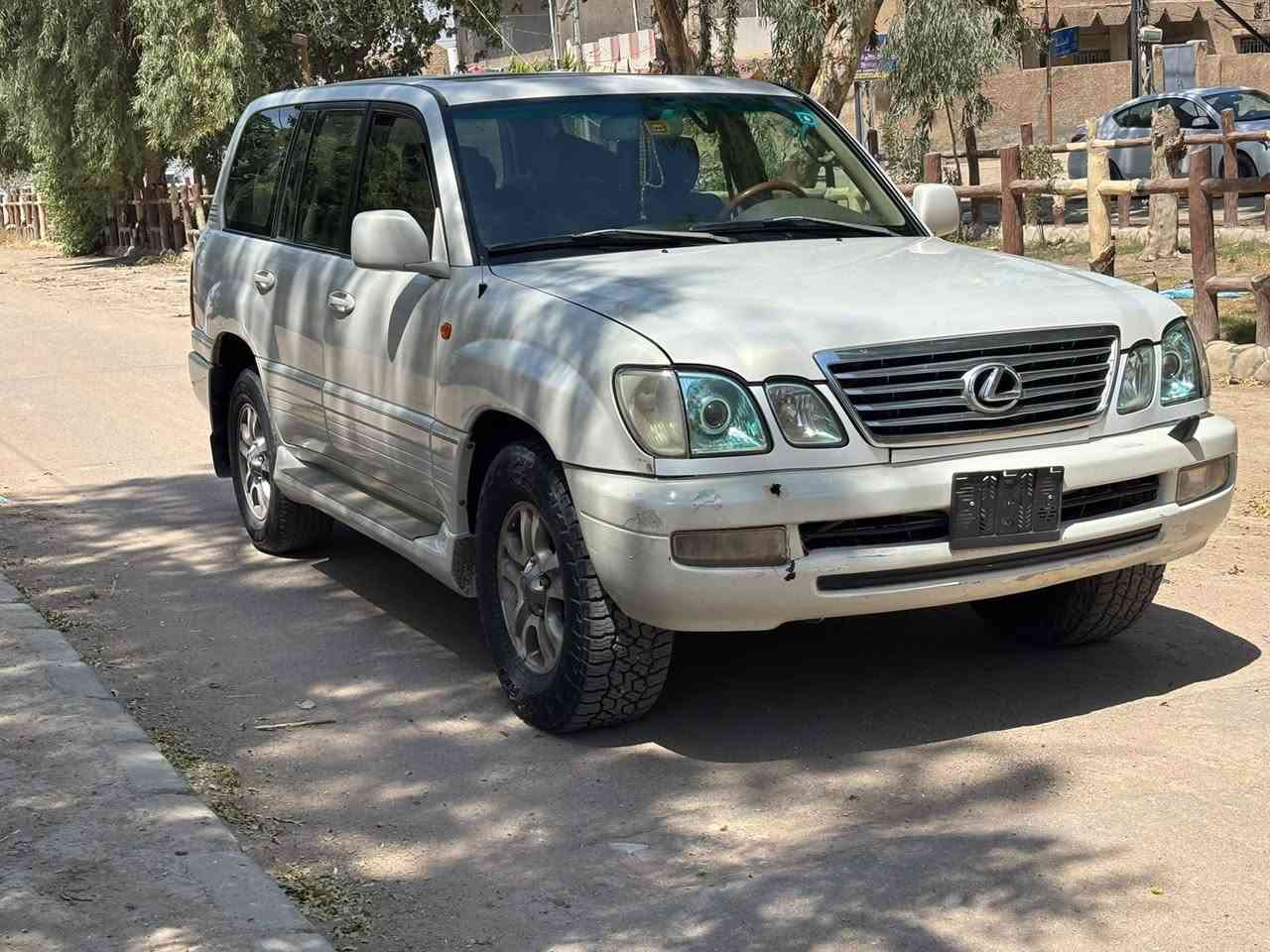 السلام عليكم لكزز موديل 2001 بلادي  رقم قادسيه انكليزي كفاله كير ومحرك وتبريد بيها صبغ بالجاملغ الايسر مقدار شبر 
تبريد 3 قطع 
مري كهربائي 
جام كهربائي 
فور ويل 
سلايت بالقماره 
كلشي بيها على وضع الشركه 
السعر 175 وبيها مجال 
للتواصل ومعرفة تفاصيل اكثر 
‏‪***********‬‏

