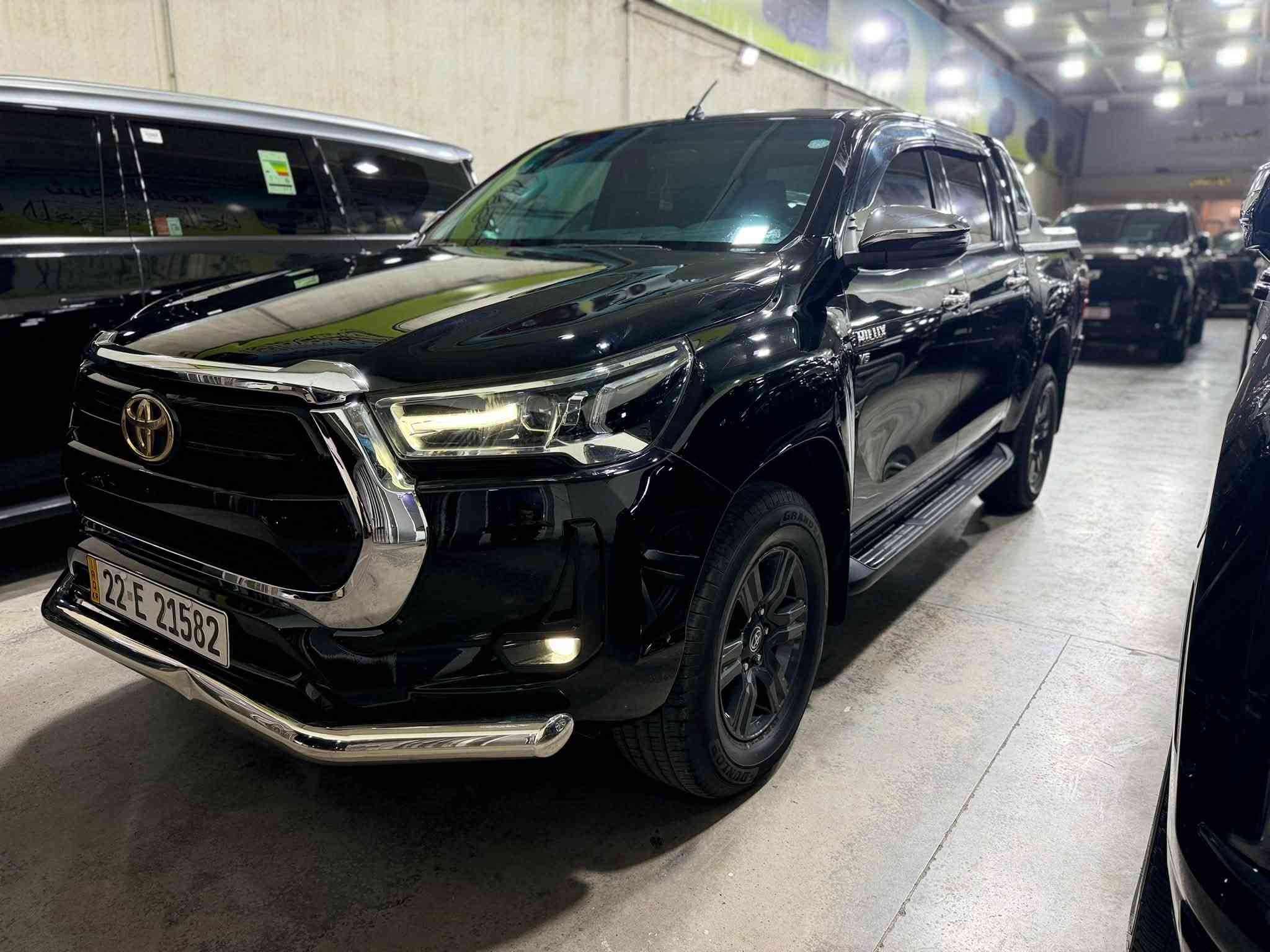 تويوتا هايلوكس TRD
6 سلندر 2022  

كامل مواصفات :
ماشية : 133 الف كيلو
داخل احمر 
كير اوتوماتيك
محرك 6 سلندر
تبريد قطعتين
شحن واير لس لاسلكي
نضام دفع رباعي فورويل  
مانع انزلاق
حساسات خلفية وامامية 
كامرة خلفية
تحكم ستيرن جهتين 
نظام ايكو الاقتصادي 
بصمة تشغيل
بصمة ابواب
اشاير بلمري
كروز سرعة
جكات بنيد 
تخم تاير جديد 
تغليف PPF 
السيارة مكفولة محرك وكير وتبديل
بيه فقط  صبغ فوق الايت الايسر في البنيد موضح بالصور 
.
السعر  29.500 
العنوان بغداد معارض النهظة 
الاستفسار اكثر :‭***********‬
