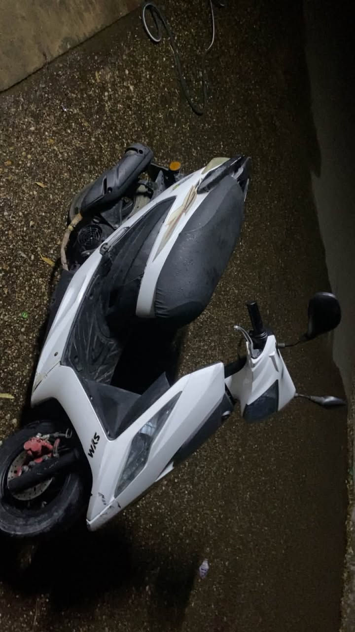سلام عليكم سايم نحله لبيع محرك 125 محركها ناعم وحلو نضافه فول سعرها 750 الف بيها مجال بسيط ***********
