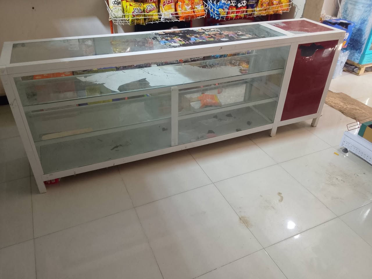 رفوف للبيع
معه ملحق نضيفات 
عنوان واسط كوت الخاجيه 
***********

