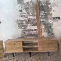 ميز بلازمة • مستعمل قليل • مع رفوف