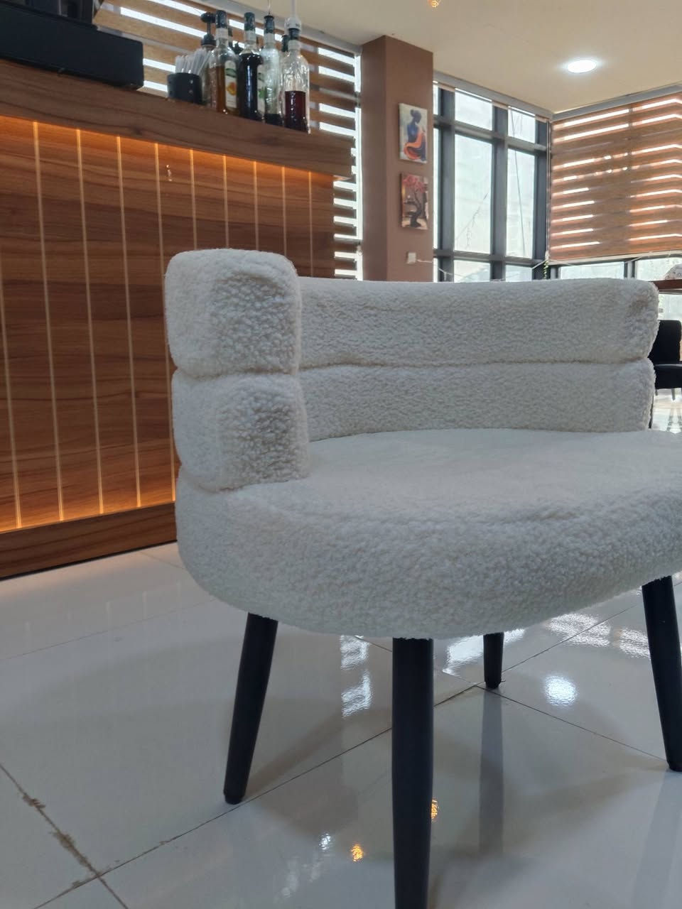كراسي جيدا جدا كلش جميله لكل رجل كرسي 3 براغي  قويه ثابته. و كرسي مريح. جيد جدا. بسعر مناسب. جديد للاستفسار ***********
