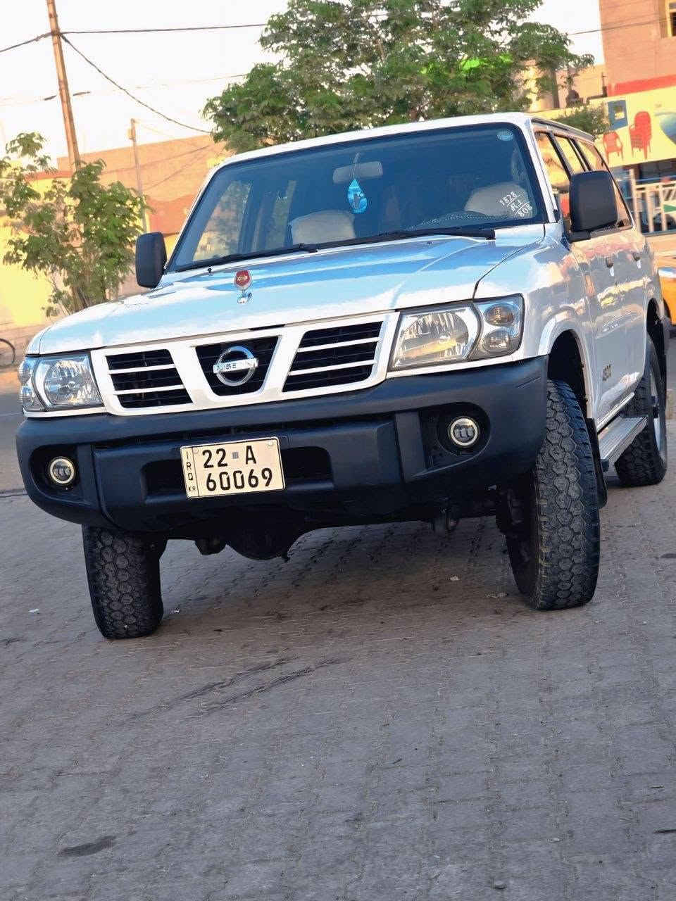 پاترۆڵ مودیل 2001 موحەسەن
غازی 130ی 
پیتاقەی بەنزینی هەیە 
دووپەڵەی بۆیاغە بی دەعم 
ناویی نییە لە حاسیبە  سەنەویی تازەیە

گیڕ  مەکینە ئەکسل  دەبڵ ئەکسل بەشەرت
گلاج و عەینە  تاخم پیش و تاخم دوا  
 هەمووی تازە گۆڕیومە  چرکەی تیدا نییە بە شەرت

ناویی  کاتم کراوە ، تازە پۆلیش کراوە

تایەو ویلی تازە 
سۆنەرم داناوە 
ناو بەتانەی یەک لەی تەقیوە چاک
سەعر104
ناونیشان کەرکوک 
*********** كركوك, العراق
