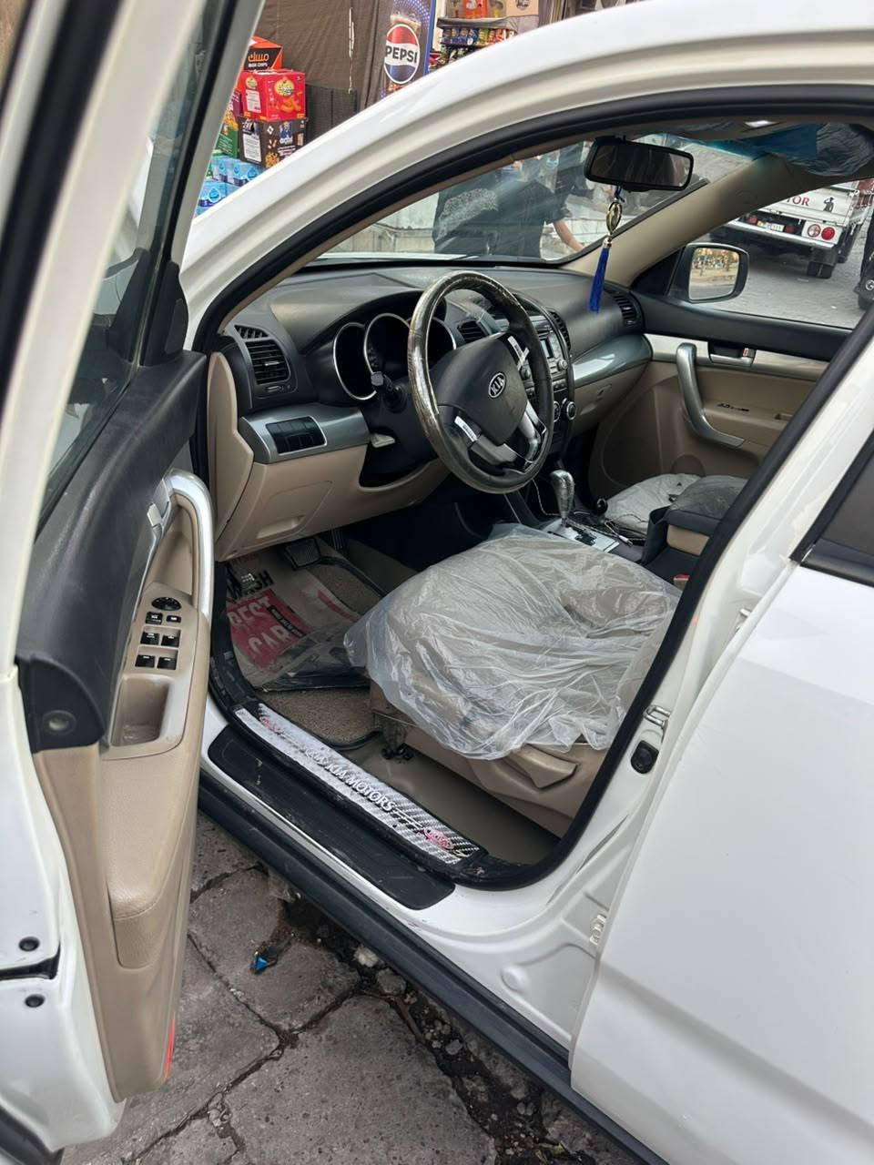 سورنتو خليجي موديل 2012
محرك 2400
ماشيه 158
بيها شبر بارد جاملغ صفحت السايق 
بكاني بغداد جميله
140
***********
