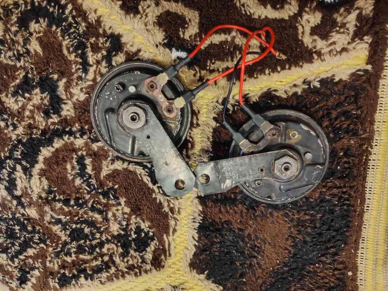 السلام عليكم عندي هورن سيدان حمراء سوداء نثي وفحل فيشتين نثي وفحل فيشتين المكان بصره سعر 80 بمجال بسيط. ***********
