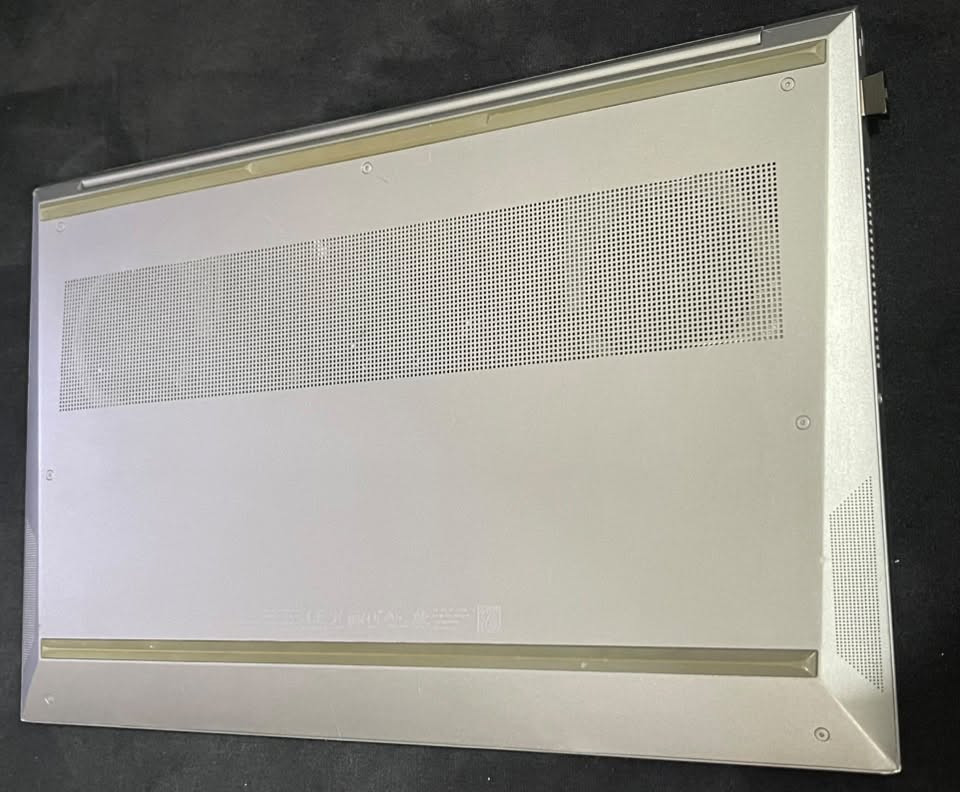 سلام عليكم
‏💻  حاسبة HP ZBook للبيع

المعالج: Core i7 – الجيل العاشر

تحتوي كارتين شاشة :

كرت الشاشة خارجي : NVIDIA Quadro T1000 4GB

كرت شاشة داخلي  Intel UHD

الرام: 32GB DDR4

التخزين: 512GB SSD

النظام : Windows 64-bit

حساس شاشة للفتح التلقائي 

الجهاز نظيف وحالته ممتازة

 كيبورد عربي إنكليزي 

مع ملحقات:

1️⃣ ماوس وايرلس

2️⃣حقيبة 

3️⃣ شاحن أصلي مال الحاسبة

جميع القطع أصلية وبدون تبديل

مناسب للدراسة والهندسة و برامج التصميم

واتساب : ***********
