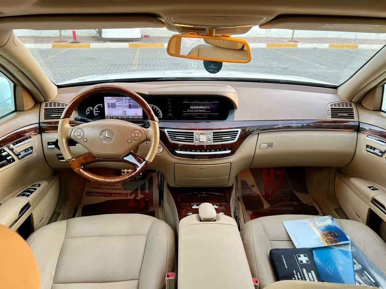 ارجو ان تستمع بمواصفات البنز الرئاسي وتفاصيله
بسعر مناسب 
مرسيدس S(class)350-(AMG EDITION) موديل 2012 
استلام شركة باچكير (اربيل)(مواصفات خليجي)
عداد المسافة 100 الف حقيقي..
كت (اي ام جي) اصل شركة بلادي
تحكم كشنات من الابواب الامامية مع التجاوي والبردات كهرباء•
تحكم كشنات مع ميزة حجم الخاص للجسم في وضعية الكشن•(نظام خزن)
ناظور ليلي (night vision)في الشاشة الامامية لعرض الطريق وكذلك عرض الاجسام عله شكل مجسمات وعرض الكاميرات في الطرق•
تدفئة وتبريد كشنات الامامية (نظام رئاسي)•
حزام امان(ياخذ وضعية الجسم )نظام رئاسي•
نظام(ESP)ميزة خاصة +أنارة داخلية متعددة.
سستم(هارمن كاردون)صوت مخيف مجسم حته بالكشنات سماعات مع السقف•
كشنات الامامي تدفئة وتبريد كهربائي(٣درجات).
مرايا عاكسة للضوء مع حساس مطري وحساس خلفي في السقف(تنظيم).
كاميرة خلفية دوارة مع لستيرن عند الرجوع الى الخلف.
اربع ابواب بصمة فتح وغلق السيارة.
اربع ابواب مع الصندوق شفط.
بصمة تشغيل السيارة.
حساسات امامية خلفية بلادي.
تدفئة وتبريد امامي(ثلج)منفصل حسب الرغبة مع وجود شبابيك في التكم من الطرفين•
نظام قفل الشبابيك والبانوراما عند تشغيل التبريد ذاتي(نظام خاص)•
ستيرن كهربائي 4 وضعيات+كير (تيبترونك).
ايرباك عدد 14 (منظومة حماية)..
دبلات كهربائية اوتوماتيك(سبورت وجبلي).
جهاز تلفون داخل السيارة للأستعمال..
بلوتوث/mb3/tv/dvd/auxميموري خزن..
منظومة زينون كاملة مع عدسة قلاب مع بك لايت ليد.
داخل جلد جوزي (مشمشي)مع دشبول مطعم صاج ملكي(لونين الدشبول)..
الستيرن مطعم بصاج ملكي مع لون الغرفة..
كرسي السايق كهرباء متحرك (خزن)مع الستيرن عند التشغيل (نظام رئاسي).
نظام الفوتو (للجامات)بلادي شركة..
نظام تحكم القيادة(S.C.M)..
ماوس تحكم كامل يظهر عله الشاشة (كونترول)•
خمس بردات كهربائية جوانب باب خلفي وبردة خلفية•
تحكم كشنات في الابواب مع التجاوي والبردات والبانوراما(نظام خاص).
ابواب خلفية كبير(VIP)..
جهاز(DVD)للعرض مكان تحت التجوة في الوسط مع ريمونت كونترول..
شاشات عرض عدد(2)لكل شخص تحكم خاص.
يوجد في وسط الجكمجة ثلاجة (لحفظ الاشياء)..
بانوراما عله طول السقف.
دكمة فتح الصندوق وغلقه وايظا دكمة قفل السيارة كامل (سنتر لوك)في الجنطة موجود•
ويل كب حجم(19)لوك جديد(اي ام جي)مع تخم تايرات.(توسايز)..
كتلوكات السيارة وكاعيات الشركة(AMG) وياه وهوك السيارة مع عدة الاسعافات وريمونت كونترول مع العدة (كاملة )..
السنوية محوله بسمي  وجدده ومسويله هزة وفحص بدون أي خلل تحويل أو وكالة بشرط..
السيارة مكفولة بدون صبغ فقط  بيه شبرين بجاملغ خلفي مبخوخ ومسويله بوليش وتشميع دمعة لسيارة..
السيارة انطيك اياه بشرط محرك وگير وحدادية وكهربائيات (صفر مسج)بدون أي خلل ومسويله سيرفس كامل(حدادية كاملة ودهن وفلاتر وتخم دسكات وفلنجات وبطارية أصلية ومي راديتر واذاين محرك وكير وهيدروليك وفلتر كير وتخم بلكات ومنظومة فيول بمب وتخم تايرات)بشرط السيارة جديدة لوك..
 وسعرها جدا مناسب بالنسبة للمواصفات والنظافة اللي عليه وروح جيك وبالعافية علياخذه..
مكان السيارة سليمانية 
للاستفسار *********** واتساب
