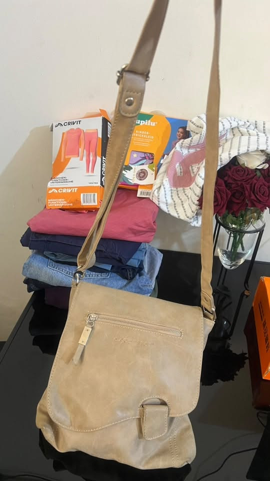 باله يحتاج تنظيف فقط مابي اي شي نظيفات واكو بيهم ماركات توصيل بغداد ومحافظات 5 للحجز ***********
الصغار على الفين والكبار كل وحده وسعره
