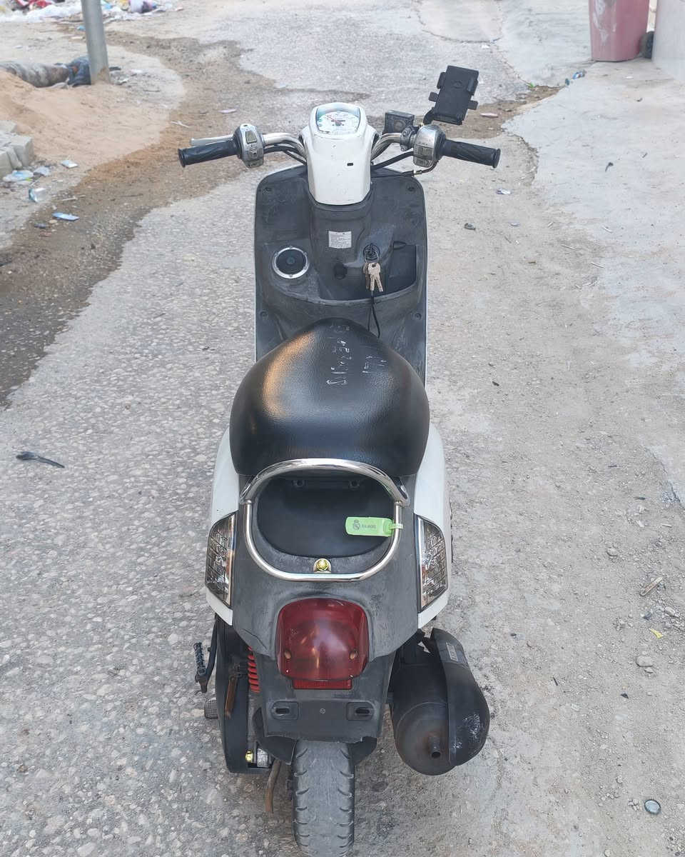 السلام عليكم دراجه بوليسي نظيفه ما مفتوح المحرك كل شيء شغال بيها السعر سعر 800 وبيها مجال العنوان كربلاء الروضتين ***********
