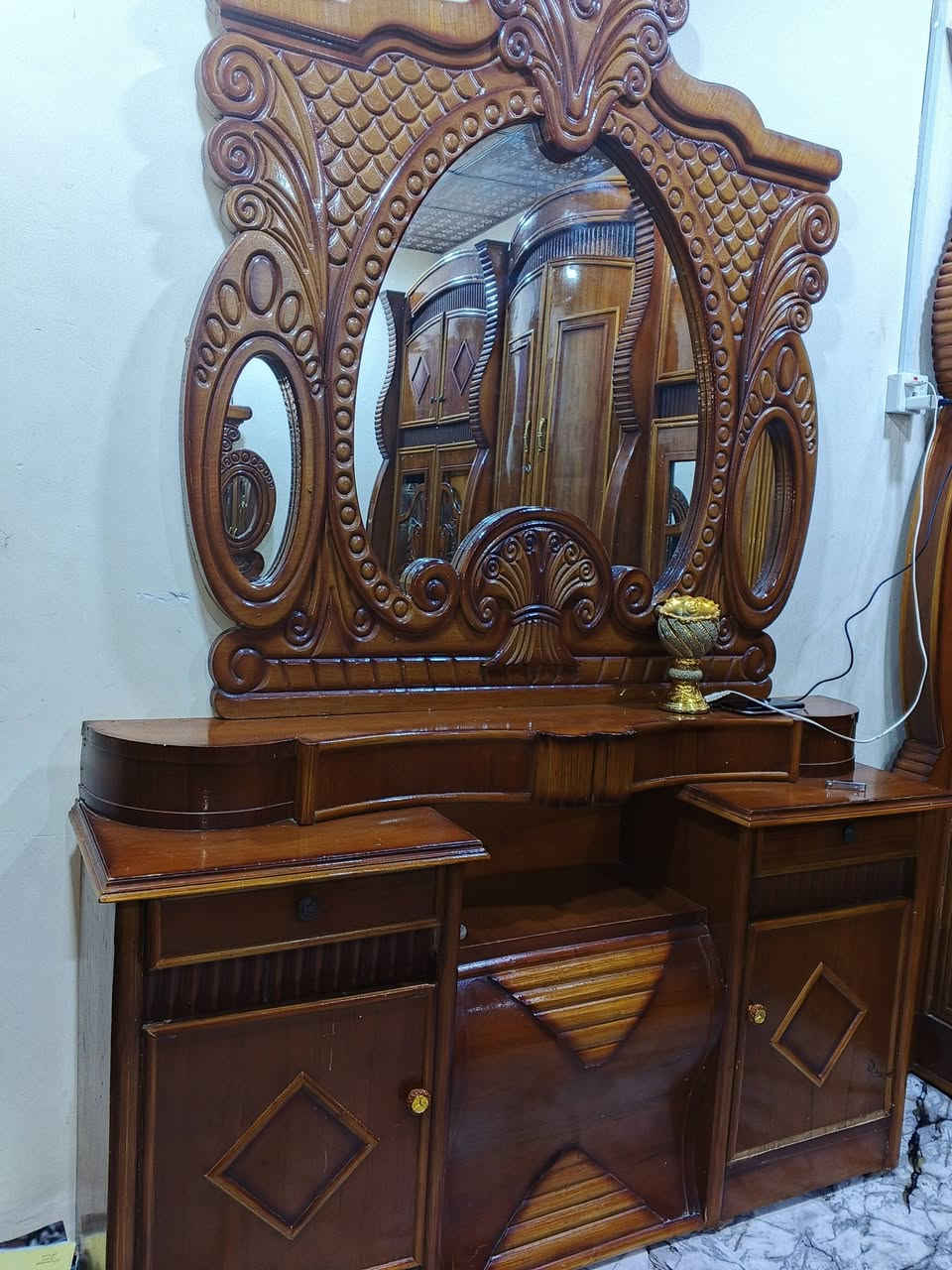 غرفة اخشاب 
للبيع السعر 900
القرنة الشرش شلهة الحسن 
***********
