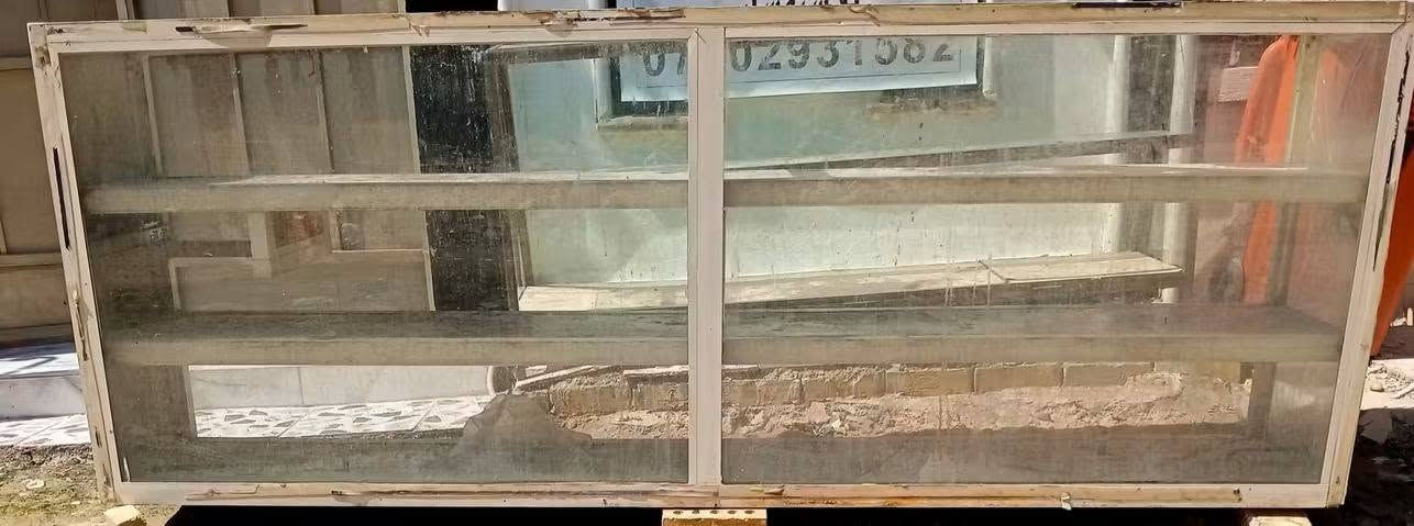 يا الله سلام عليكم ورحمة الله وبركاته
باترينات للبيع العدد 2. السعر 175 عنواني سبع بور شارع ألف 
***********))0782811786

نص مكتوب في الصور:
- للبيع