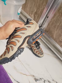 ر سلام عليكم منو يدور حذاء ماركه مصنوع منه بالعالم 1500 قطعه اسئل عليه...