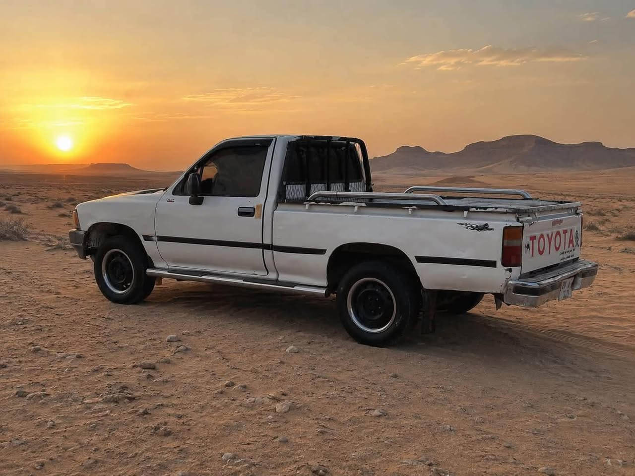 ‏سلام عليكم ‏بكم ￼ Toyota 
1990 كفاله عامه عده اصبغ اثر جراد 
مكينه كير اكسن كارتون تايرات 4 صار سبوع مشتريهن 
ويها 4 سبيرات 
بأسمي ل31 رقم انگليزي
تريد تحويل تريد وكاله بكيفك 
ترايك التركيا مو البصره 
السعر48 وبيها مجال حك اجيه ￼
مكان اسياره بابل  
اسياره بلادييه
ملاحظة اسياره اذا بيها كطره مال معجون تاخذها بلاش 
***********

