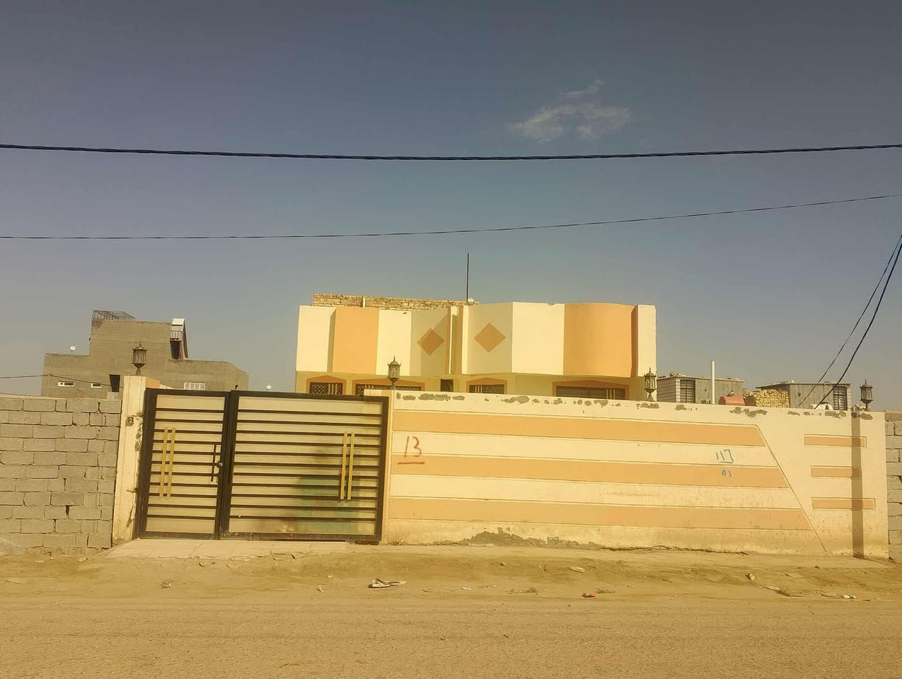 بيت للبيع في منطقة حيدر حجي هندي 
حولي الخصيمة 
مساحة 332م 
المبنية 200 م 
بناء 2024 
***********
