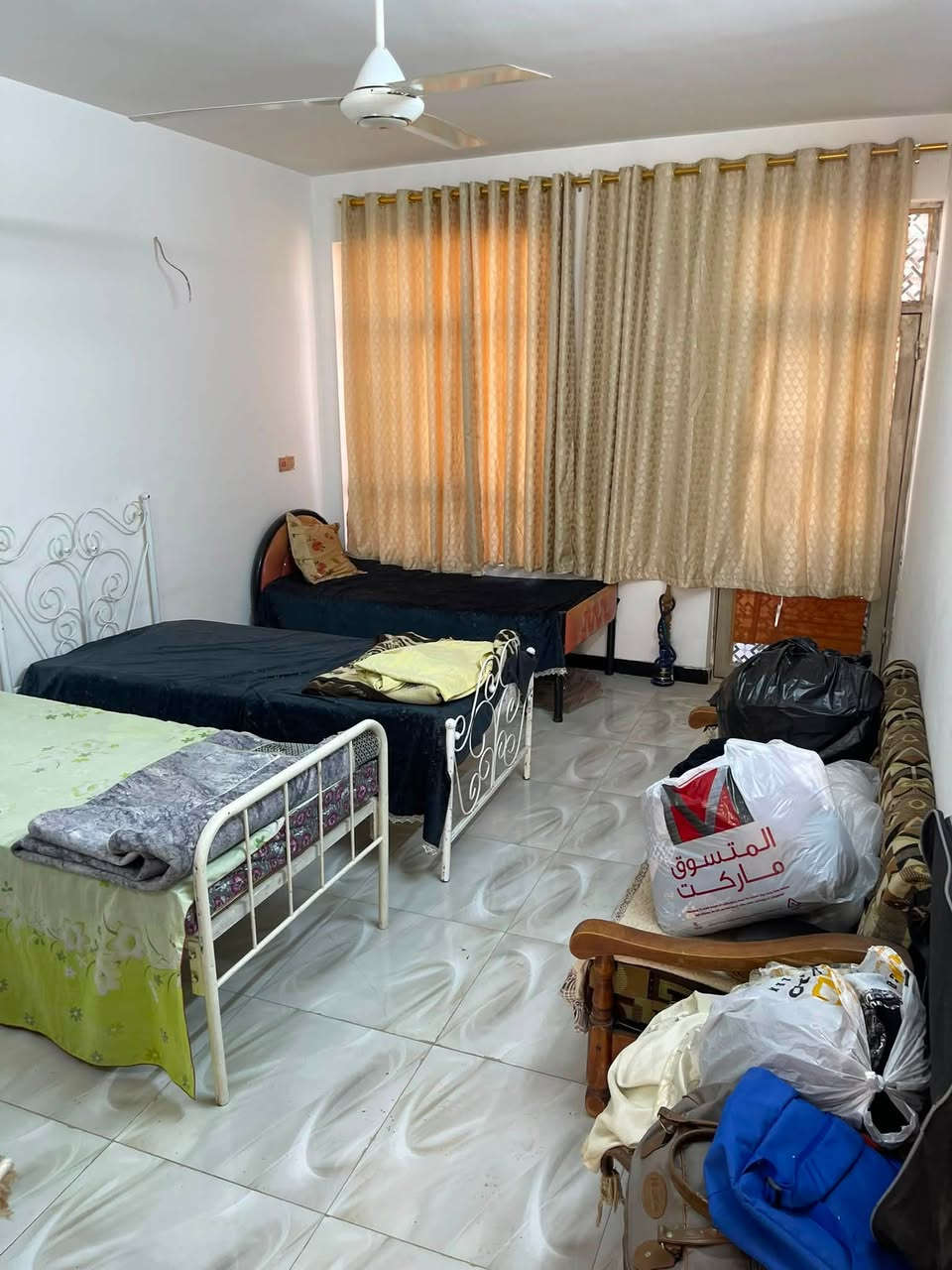 🛑 دار للبيع بناء حديث 🏠 
- مساحة ٨٥
- غرفتين نوم 
- استقبال 
- حمامين 
- واجهة ٤ ، نزال ٢١
- العنوان : السريدات قرب اسواق الشام الشارع العريض
- للأستفسار : ***********
