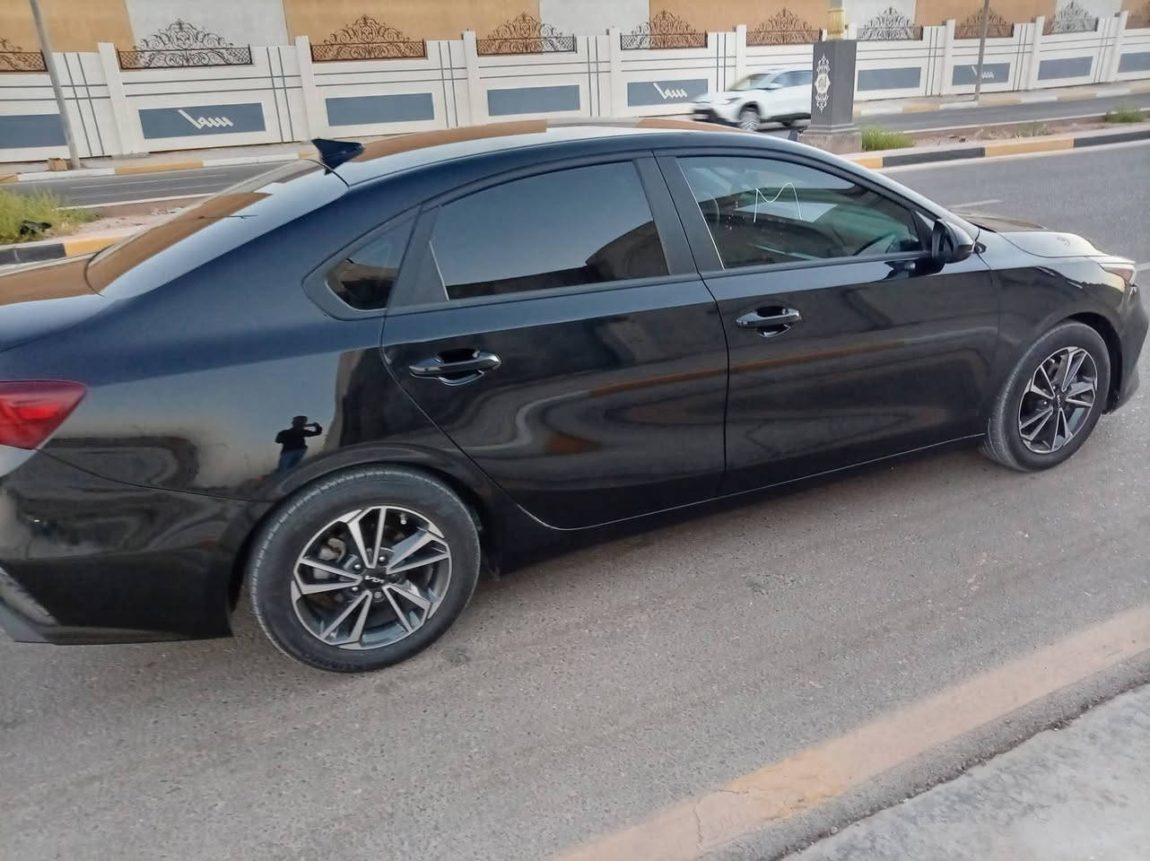 السلام عليكم
فورتي ٢٠٢٤ بدون رقم ماشيه ٢٤ الف ميل
المنفيس بأسمي حادثها بالصور بس جاملغ
وهنا بس شبر بالباب مكاني كربلاء 
السعر ١٣٠
***********
