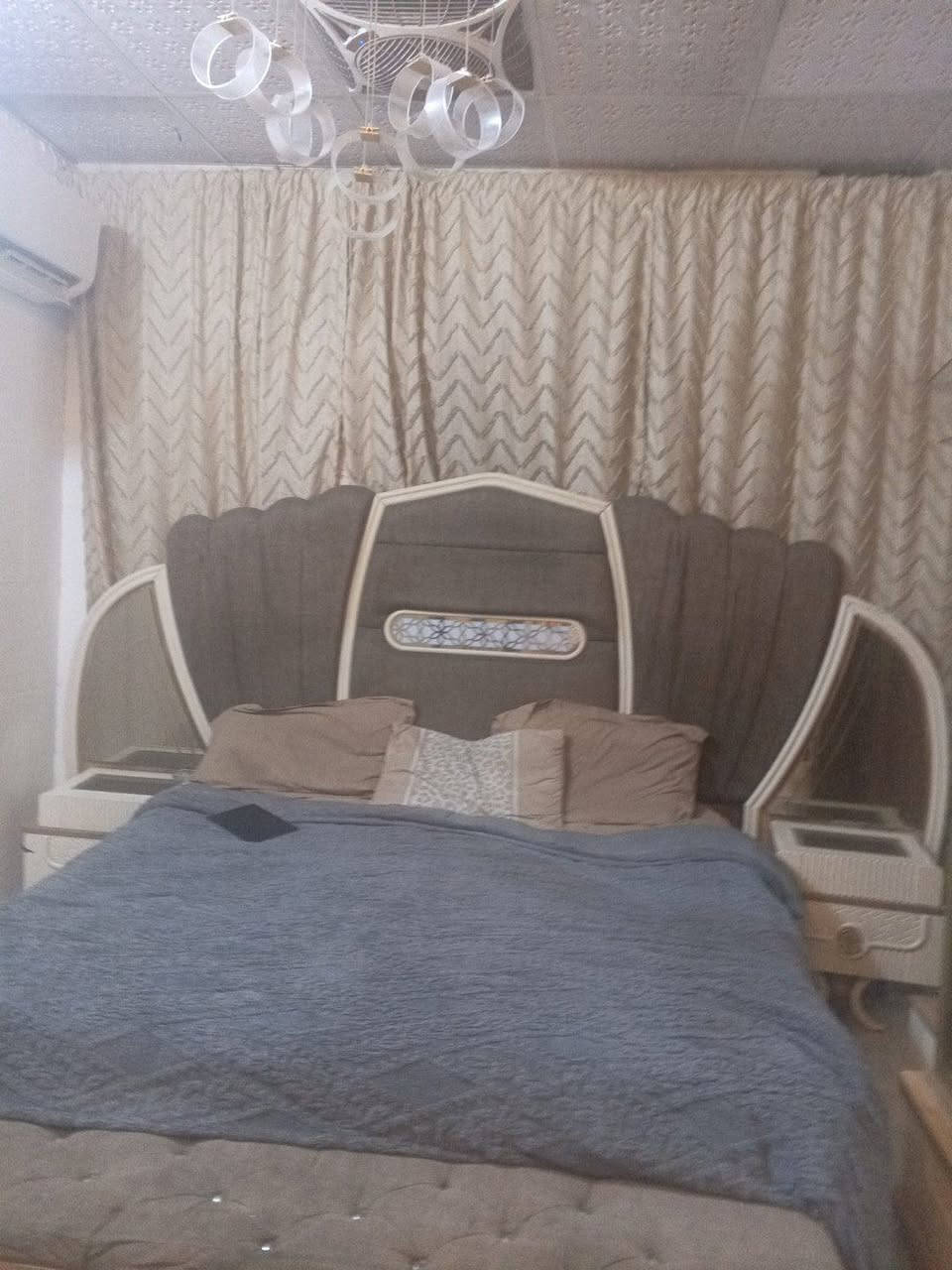 غرفه تركي سلايت ثكيله ونضيفه بيه ملاحضات بسيطه وفطر بجامه كنتور ماماثر مكان حي اور سعر500بيه مجال سعر شراء 3مليون مستعجل علبيع غرض لانتقال وماصير بلغرفه ***********
