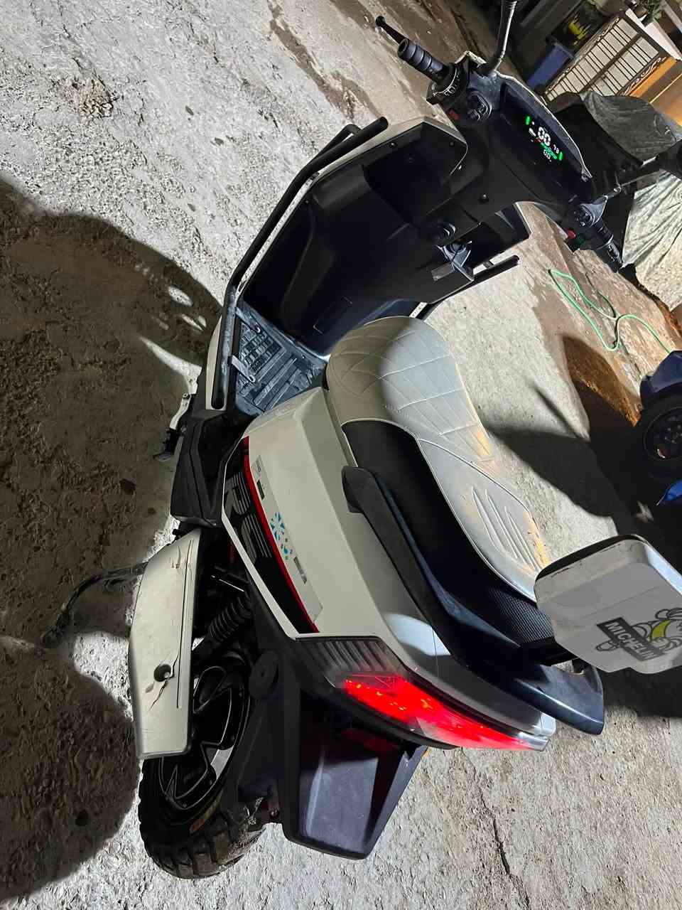 سلام عليكم دراجه شحن البيع ربع سرع السعر 550رقم تلفون ***********
