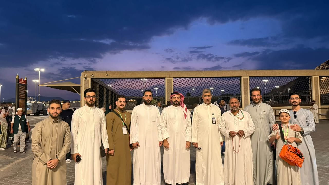 بفضل الله تعالى خرجت قوافل
المتعهد( ظافر محمود السبتي )قوافل البر والجو  رحلة 9/18 الى مزارات المدينة المنورة ولله الحمد والشكر جميع معتمرينا بصحة وعافية نسأل الله لهم طيب المقام بجوار الحبيب المصطفى عليه الصلاة والسلام 
مستمرين باستلام جوازات الرحلة القادمة 
رحلة يوم 2026/10/10 براً و جواً
للاستفسار 
***********
مكتبنا الرمادي شارع 17 تموز مقابل اعدادية العلم النافع 
#ظافر_محمود_السبتي_للحج_والعمرة
