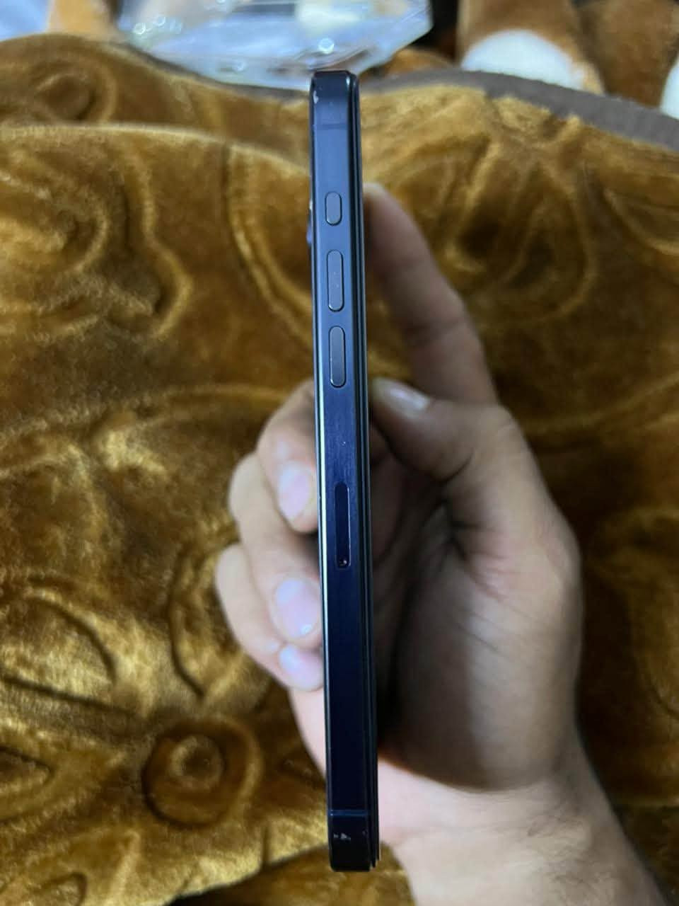 📱 آيفون 15 برو ماكس (iPhone 15 Pro Max) للبيع 📱
✨ المواصفات والتفاصيل:
 الذاكرة: 256 جيجابايت.
 نسبة البطارية: 83%.
 حالة الجهاز: ممتاز ونظيف جداً.
 ملاحظة الشاشة: مستبدلة بشاشة أصلية فقط.
 الضمان: ضمان فحص وشغّال للجهاز والشاشة لمدة شهر كامل (وليس أسبوعاً) لراحة بالك وتأكيد الجودة.
📞 للتواصل والاستفسار:
***********
