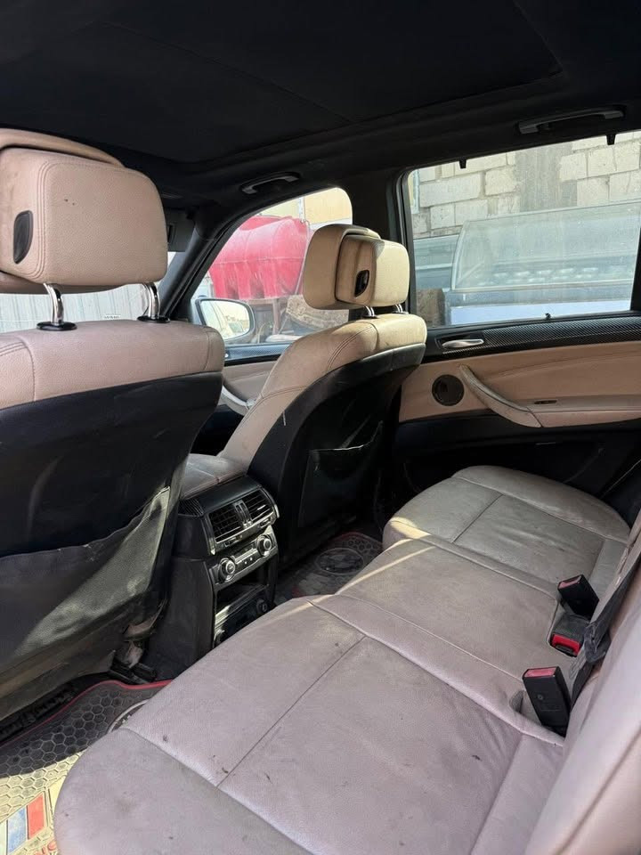 سلام عليكم 
للبيع او المرواس حسب القناعه 
موديل 2012 bmw x5  سبعه راكب
محرك n55 سته سلندر توربو كير ٨ نمره 
فول مواصفات 
حساسات امامي خلفي كامرات 360
كشنات الامامي تدفئه 
فتحه سقف بنوراما 
لايتات زنون داينمك 
بصمه 
جنطه كهرباء 
دبلات الخلفيه جوب 
حادث دعاميه اماميه فقط 
سعر 120 و بيه مجال مكان بغداد 
*********** موجود واتساب

