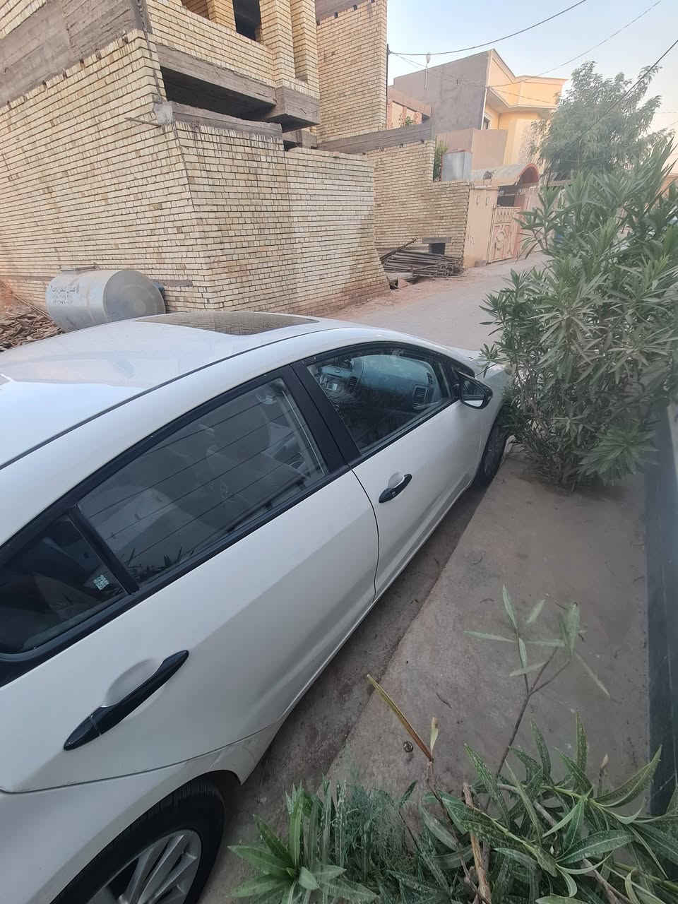 سلام عليكم
سيراتو للبيع موديل ٢٠١٤ رقم بغداد 

فول موصفات عده بصمه 

قطعتين تبريد اشاير بل مري ومري شفط

بيه ضربه بل قبغ جنطه فقط وبيه بارد باب صدر. وبيه بارد بل جاملغ مال سايق 

سعره ١٢٥ وبيه ومجال
***********
