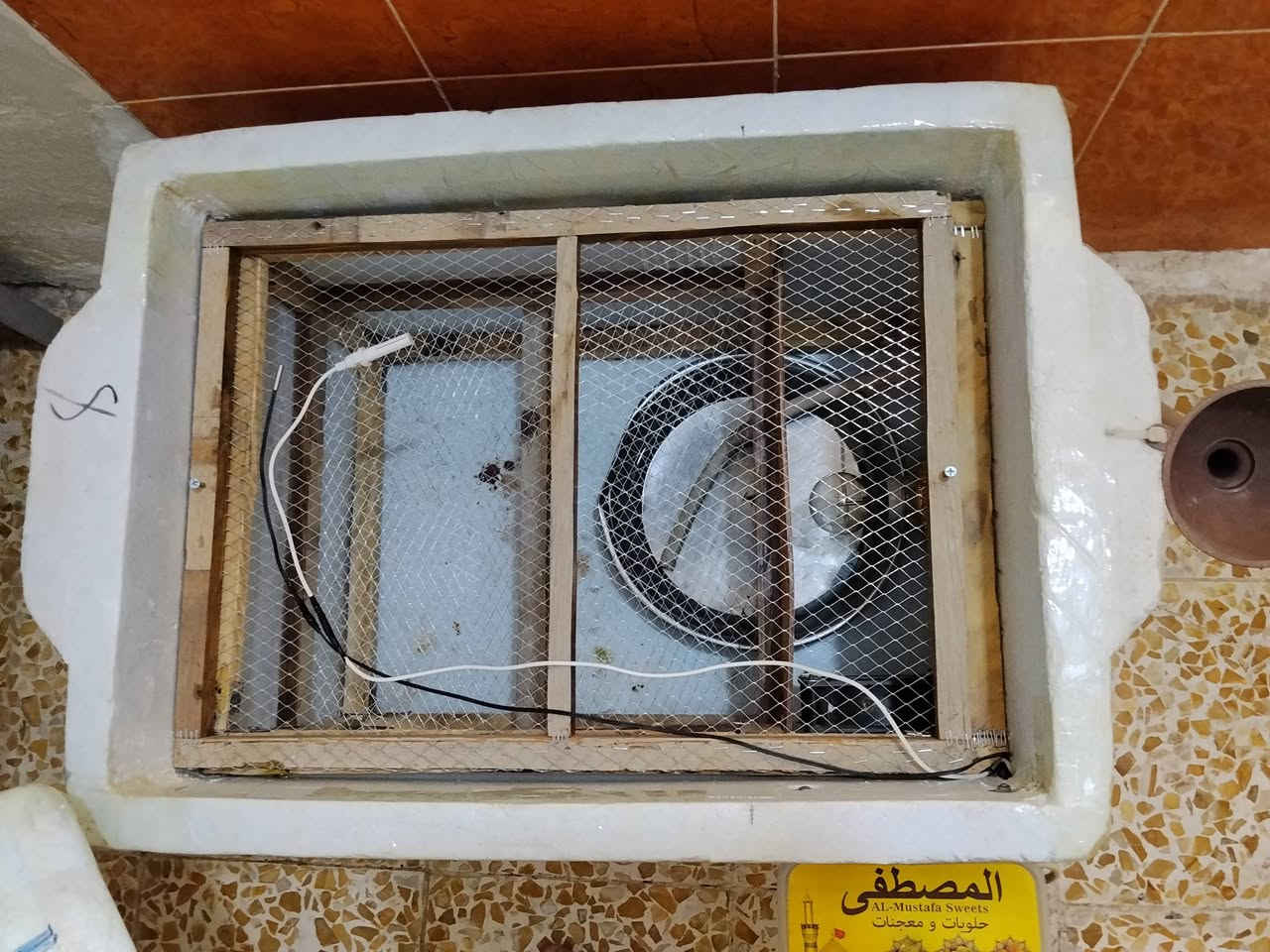 السلام عليكم
فقاسة فلين صناعة يدويه للبيع
تفقيسها كلش ممتاز جهاز stc1000 الأصلي
سعة 100 بيض
سعرها 65 الف
 اتصل ***********
