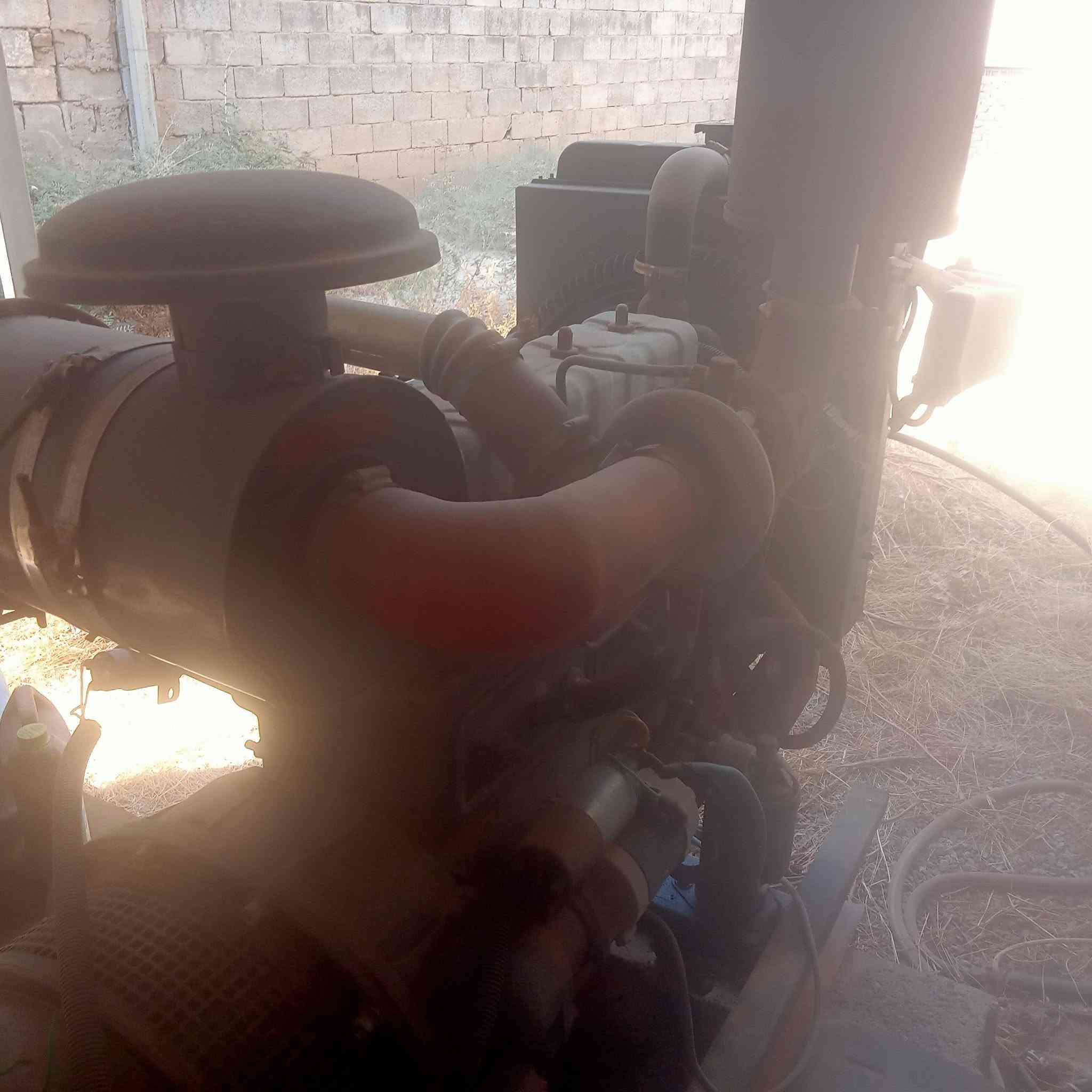 للبيع مولد بيركنز صيني نظيف جدا 30kva السعر 20$ شرط تجي تشوفه واشغله الك واحمل عليه 4 سبالت طنين  والبيت وهذا نص كفائته ***********

