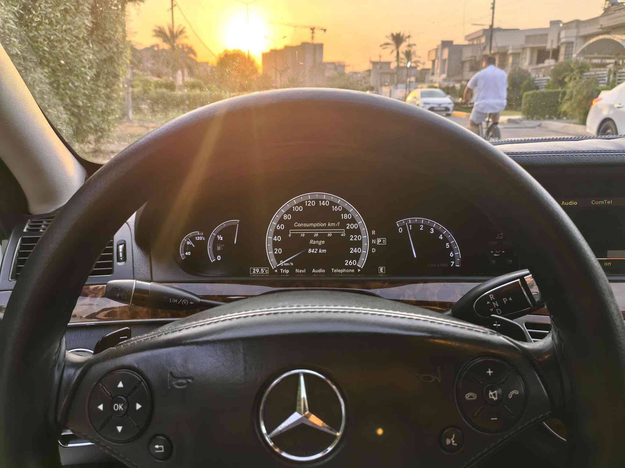 مرسيدس s350
رقم بغداد باسمي هزه وسنويه جديده

موديل 2011 

وارد يابان باب قصير

مواصفات معروفة. 

كامره دوار

برده خلفيه صندوك شفط 

سيدي جنجر 6اقراص

بلوتوث 

حساس امامي خلفي 

تبريد امامي خلفي ثلج 

كشنات جلد غرفه لسياره جديده

سياره نظيفة كفاله كير محرك حداده جديده بالكامل جوبلسات جدد تبريد ثلج تايرات جدد سياره كامله من كلشي بيها فقط باب كلير من ليابان 

مكان السياره بغداد السعر 195وبي مجال بسيط 

 *********** متوفر وتساب
