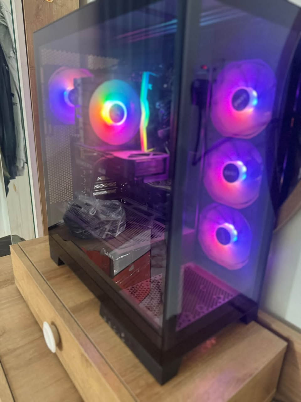 pc للبيع
المعالج: i5-14400F

كارت الشاشة: RTX 5060 8GB

الرام: 16GB (2x8GB) Team Group DDR4 3200MHz

الهارد: WD Green SN3000 1TB NVMe M.2 SSD

المذربورد: ASUS PRIME H610M-K D4 ARGB

الباور سبلاي: SAMA 750W

الويندوز: Windows 11 Pro

السعر : مليون و 350 الف 

مكاني بغداد 

***********
