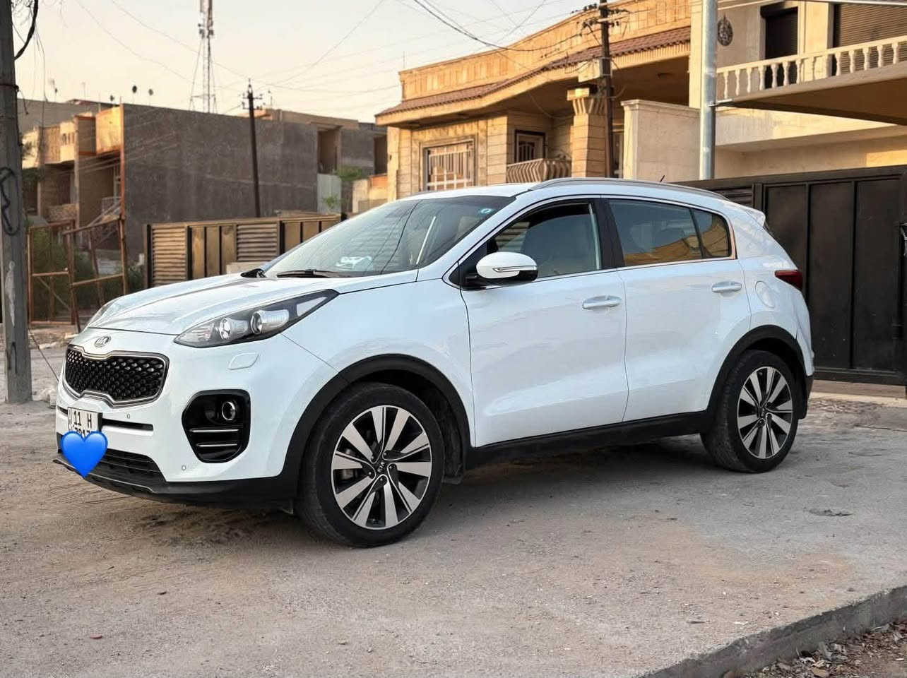 السلام عليكم كيا سبورتج 2018 خليجي رقم بغداد سياره شرط بلاد مكفولات صبغ شويه من جاملغ بدون اي  داخل 
سياره ستخدام شخصي مال بيت محرك وكير بلاد  السعر 167 
محرك 2000 دوش

تبريد قطعتين
كشافات
زراك لايت
مري شفط
انظمه قياده
تحديد مسار
شاشه تاب
رادارات
داخل لونين
نحكم ستيرن
كامره دواره حساس
باقي موصفات المعروفه مكان سياره بغداد اخوان لاستفسار رقم صاحب سياره ***********
