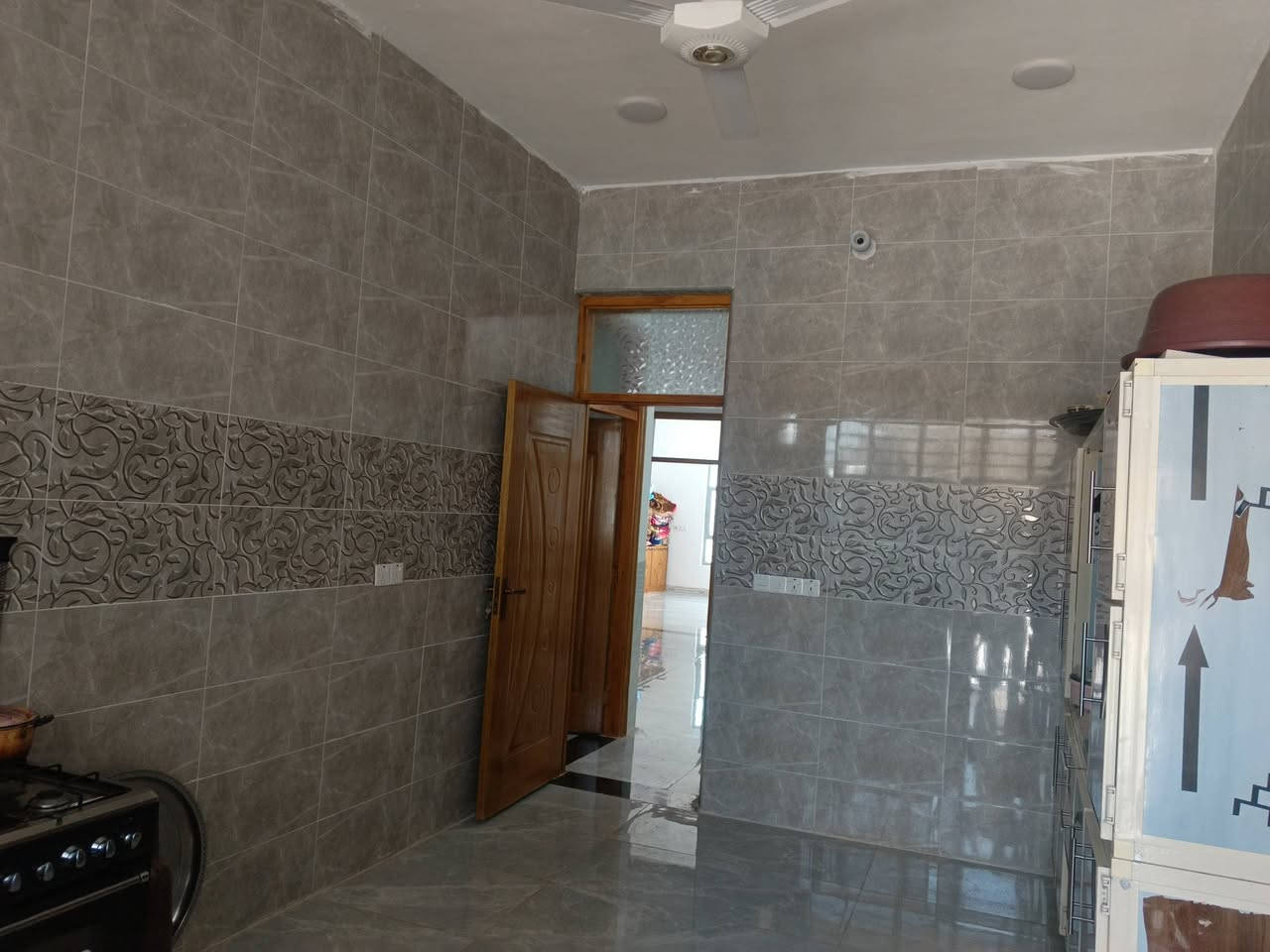 بيت للبيع ام لعصام عل سده فرع لبراء مساحت لبيت 230 طابو زراعي بسمي لشراي هاذا رقمي*********** سعر لبيت 95 ملاحظه لبيت صار شهرين من كعدت بي يعني جديد
