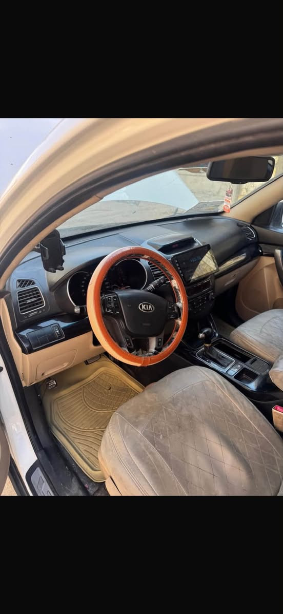 سورنتو موديل 2014 رقم أربيل محرك 2400نص فول سونار مرفق مع الصور  العنوان بغداد السعر 140$ رقم الهاتف (***********)
