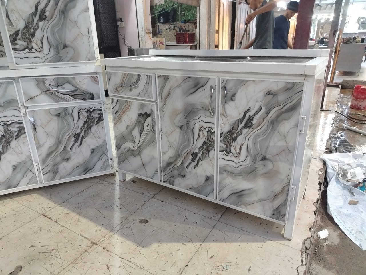 للبيع كونتر ارضى ملحق مترين ابو بوفيه شغل تقيل نظافتو ٩٠ ٪ سنك ١٣٠سم سعر ٢٧٥ بي مجال *********** اسيا ***********
