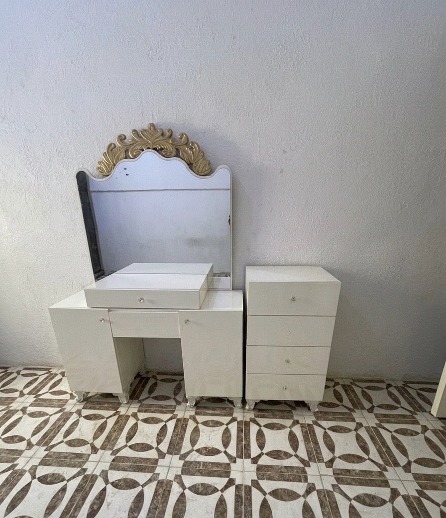 السلام عليكم غرفه نوم تركيه جديده ما مستعمله هواي