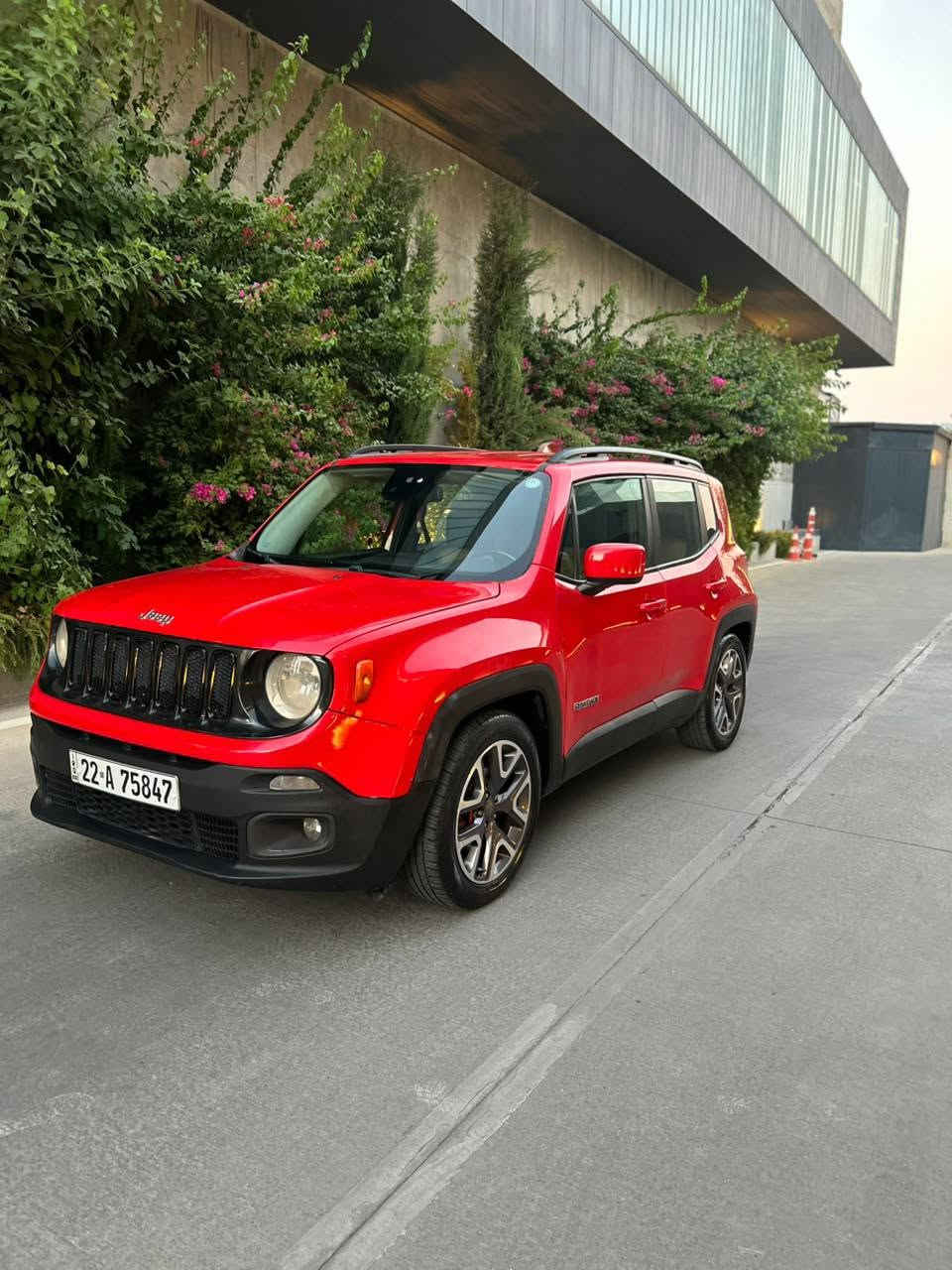 Jepp renegade sport
2017
سەیارەیەکی زۆر جوان و خاوێنە 
مالی دۆستە 
٢ پارچە بۆیاخە
بەسمە
گێر ئۆتۆماتیک
سپۆرت
شاشە 
زۆر مواسەفاتی تر
بۆ زانیاری زیاتر پەیوەندی بە خاوەنی
 ***********
