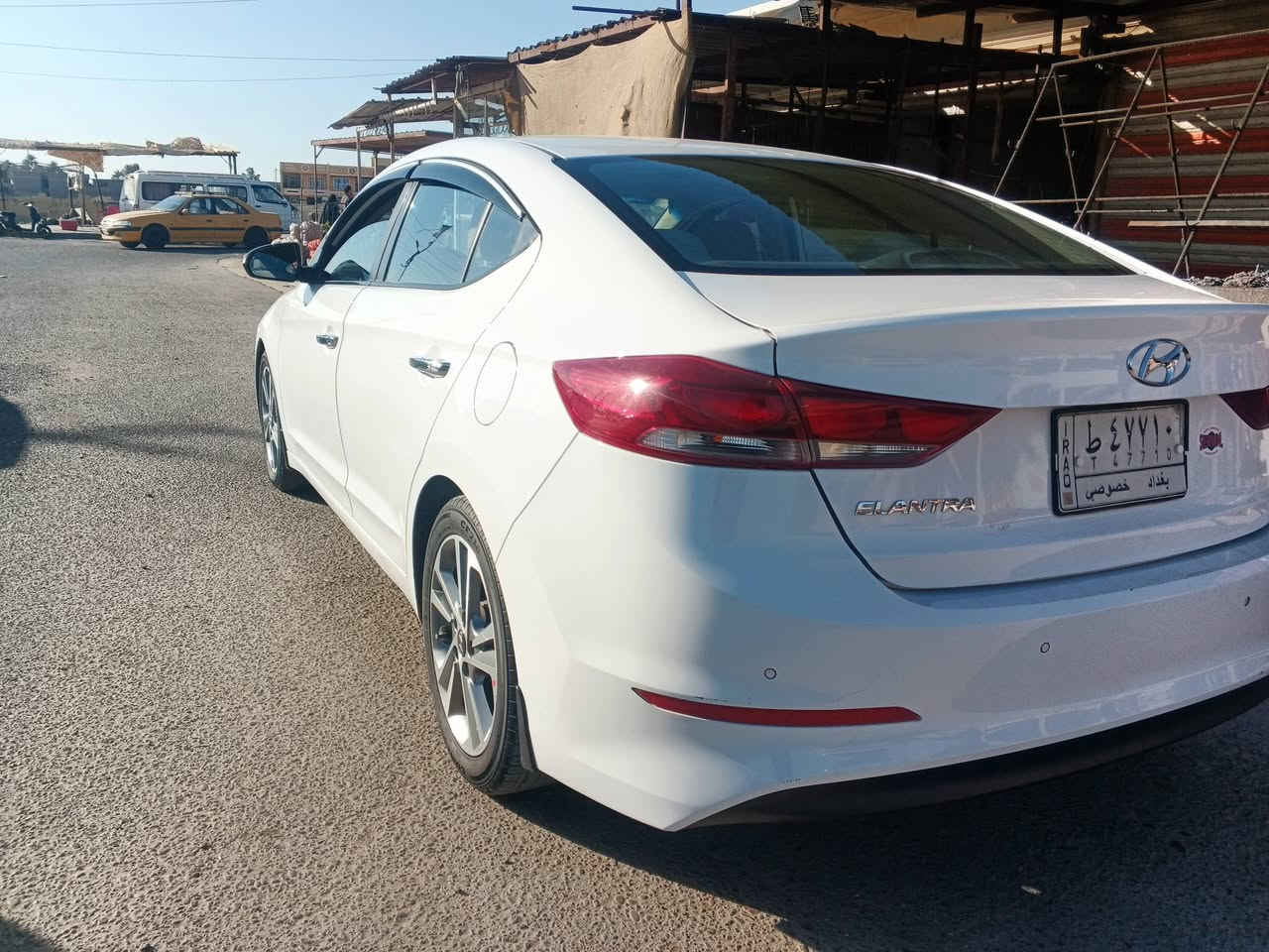 سلام عليكم النترا 18 سوبر خليجي بيها 3 قطع رقم بغداد بأسمي سياره جاهزه ماذب ربع عليها ترهم مراوس أو بيع سعر 145 وبيها مجال 
مكاني بغداد 
رقم الهاتف ***********
