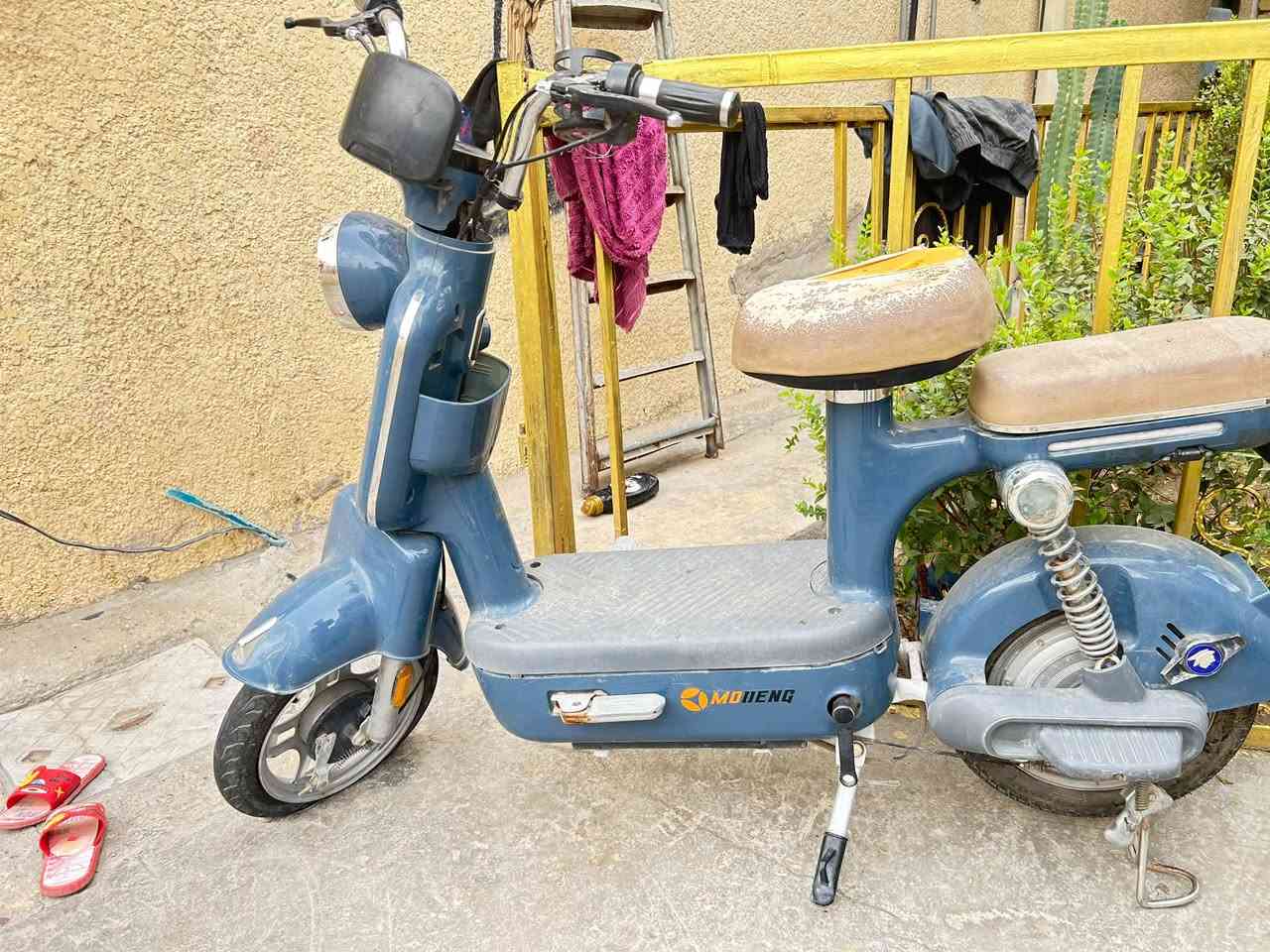 سلام عليكم دراجه شحن كلاسك للبيع حجم ١٤
نواقصه بطاريات وسكليتر 
امبدل تاير جبلي جديد 
وشاحنه موجوده 
السعر ١٥٠وبيه مجال الرقم ***********
