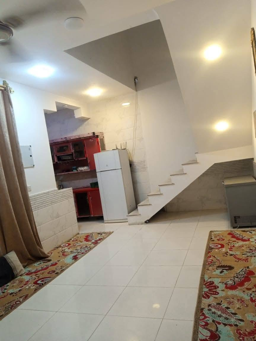السلام عليكم بيت للبيع الجزيره اليوبه شارع الرحمه مساحه ١١٠ ركن واجهه ١١ ونزال ١٠ غرفتين وصاله كبيره واستقبال سند ٢٥ والشارع تبليط ومجاري امسوين اتصال ***********
