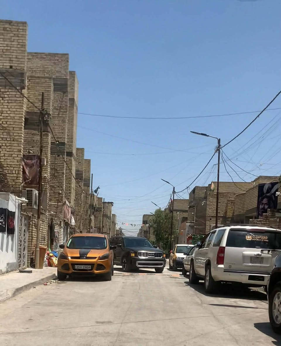 السلام عليكم 
مكلف بالنشر دار للبيع موقعه ام الكبر والغزلان مقابل بانزين خانه مال علاوي لسمر المساحه 100 متر بناء جديد ارضيه مرمر 3 غرف نوم وستقبال حمامات 3./ 5 سبالت ويا لبيت ولكاونتر مثل ما موضح بالصور قريب عل شارع العام وأي استفسار هاذ رقم صاحب البيت *********** / وبي واتساب

