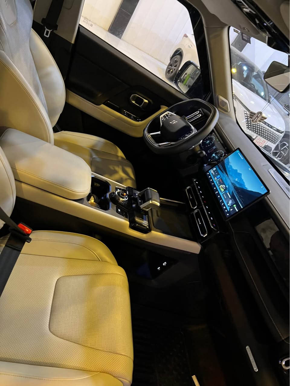 عەرەبی

🚘 جيتور تي وان – موديل 2026

📍 الممشى: 24,000 كم فقط
🎨 قطعة واحدة مصبوغة، والباقي شرط
✨ المواصفات: Comfort
✅ السيارة نظيفة وحالتها ممتازة
💰 السعر: 205 ورقة، بدون معاملة
***********
کوردی

🚘 جیتۆر T1 – مۆدێلی 2026

📍 کەم: تەنها 24,000 کیلۆمەتر
🎨 بۆیاخ: تەنها یەک پارچە چاملغە، باقی بەشەکان بە شەرت
✨ مواصفات: کۆنفۆرت
✅ سەیارەکە پاک و خاوێنە و هرموو گیانی بەشەرت 
💰 نرخ: 205 وەرەقە، بێ مەعاملە
*********** Singapore

