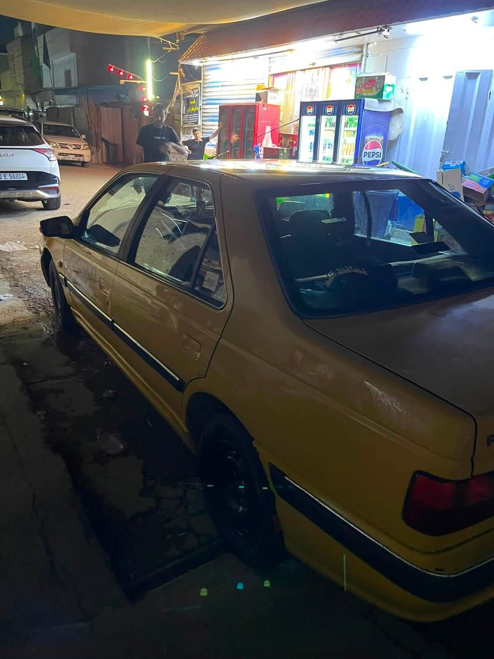 السلام عليكم بيجو بارص ٢٠١٥ السياره جاهزه من كير محرك تبريد وتخم تاير رقم بغداد انكليزي مصفره هيئه وغرامات باسمي تحويل ثاني يوم مكان بغداد الكماليه الاتصال *********** بي وات ساب السعر٤٢
