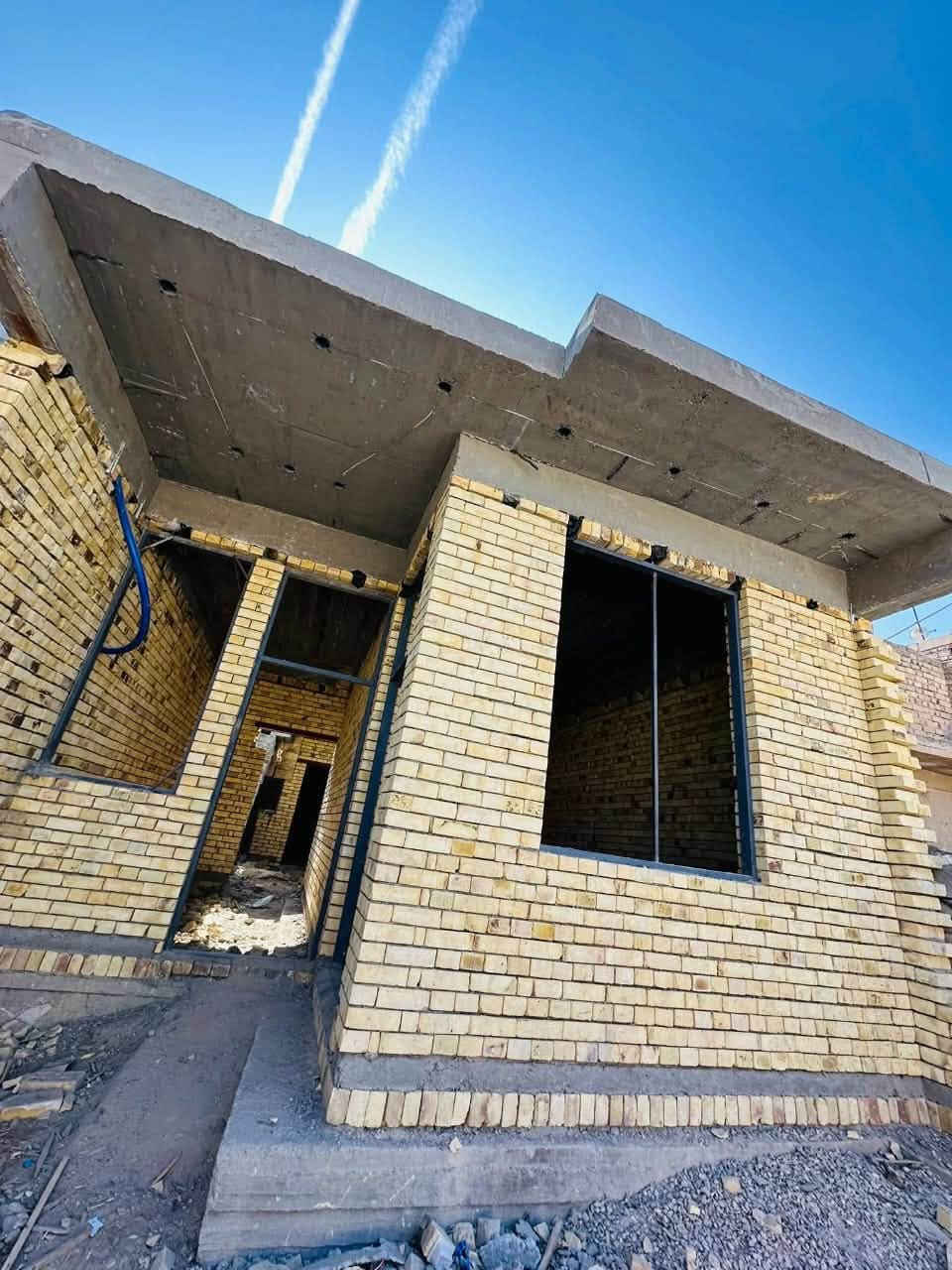 🏡 دار للبيع – هيكل مسقف كونكريت

📍 الموقع: شارع دبي، قرب مدرسة القمة الأهلية
📐 المساحة: 120 م
🏠 الطابق: طابق واحد

تحتوي الدار على:
🛏️ غرفة
🛋️ صالة
🍽️ مطبخ
🚿 صحيات
🌤️ منور
🏡 استقبال

💰 السعر: خاص

للاستفسار والتفاصيل:
📞 ***********

✨ فرصة مميزة للسكن في موقع قريب من الخدمات.
