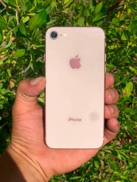 ايفون 8 • ٦٤ جيجا • بطاريه ٨٦٪
