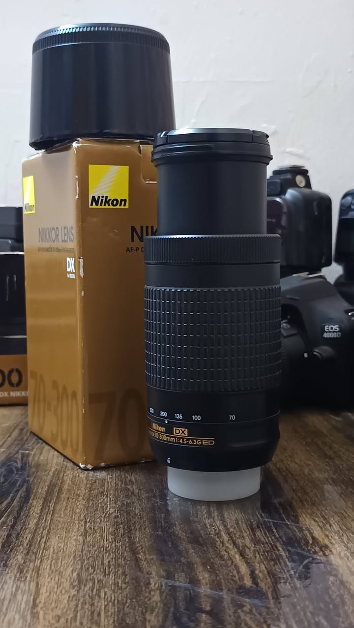 عدسة نيكون 70/300 للبيع نضافه 100%
🎁 ملحقات كامله .
▪️ كارتونتها ونضافه 100% .
▪️ هود + قباقه .
🟡 توصيل لجميع انحاء العراق .
🔶 فقط نضافه 100%.
⚫️ السعر 150الف .
🟢 تواصل وتساب : *********** .
